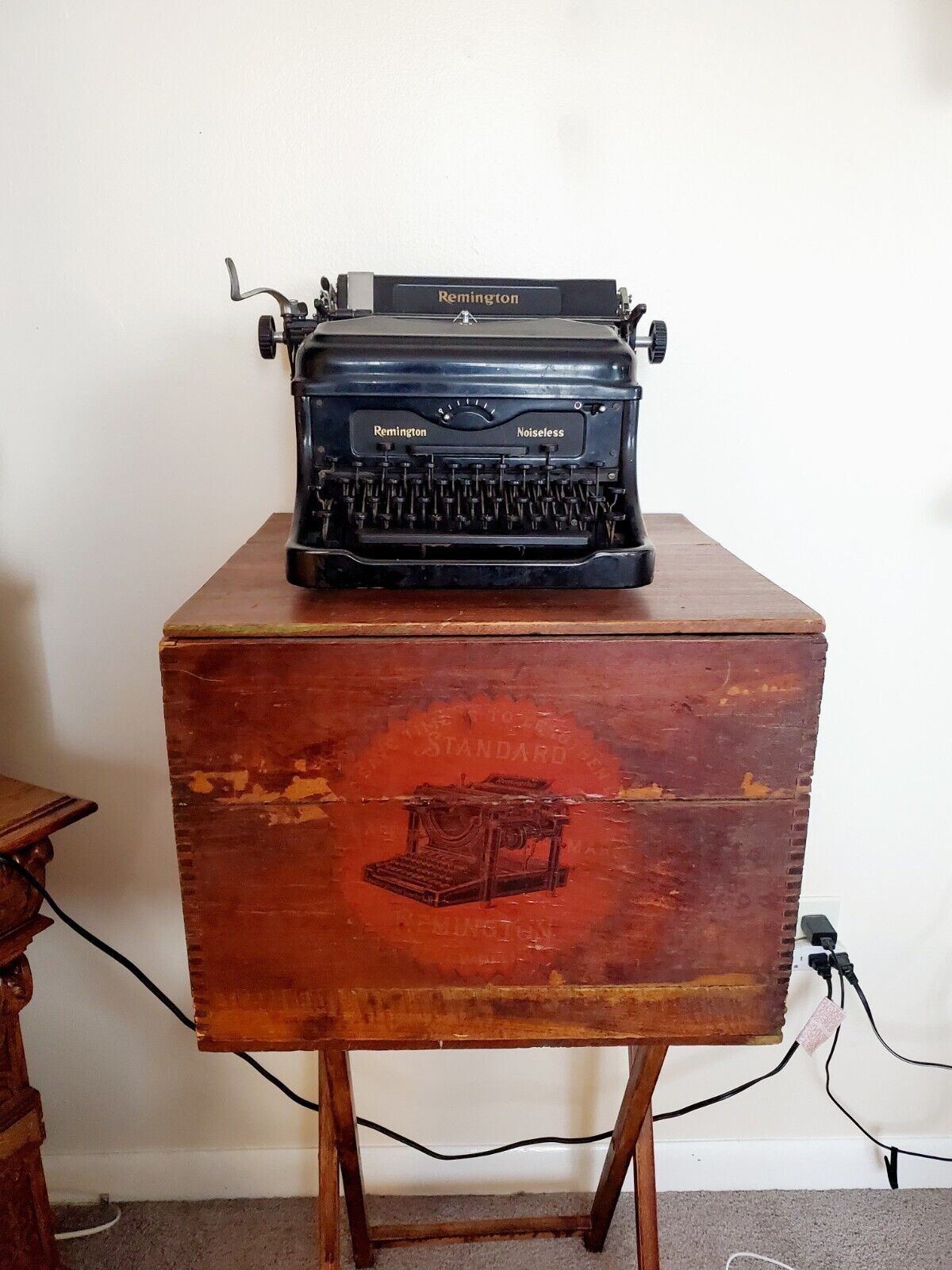 ANTIQUE 1930s REMINGTON NOISELESS MANUAL TYPEWRITER WITH SHIPPING CRATE