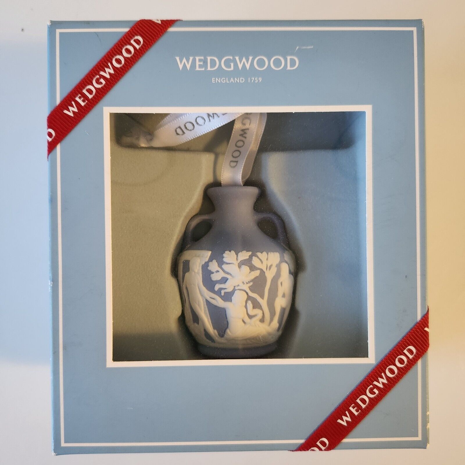Wedgwood Iconic Blue Portland Vase Ornament White Relief 2010 New