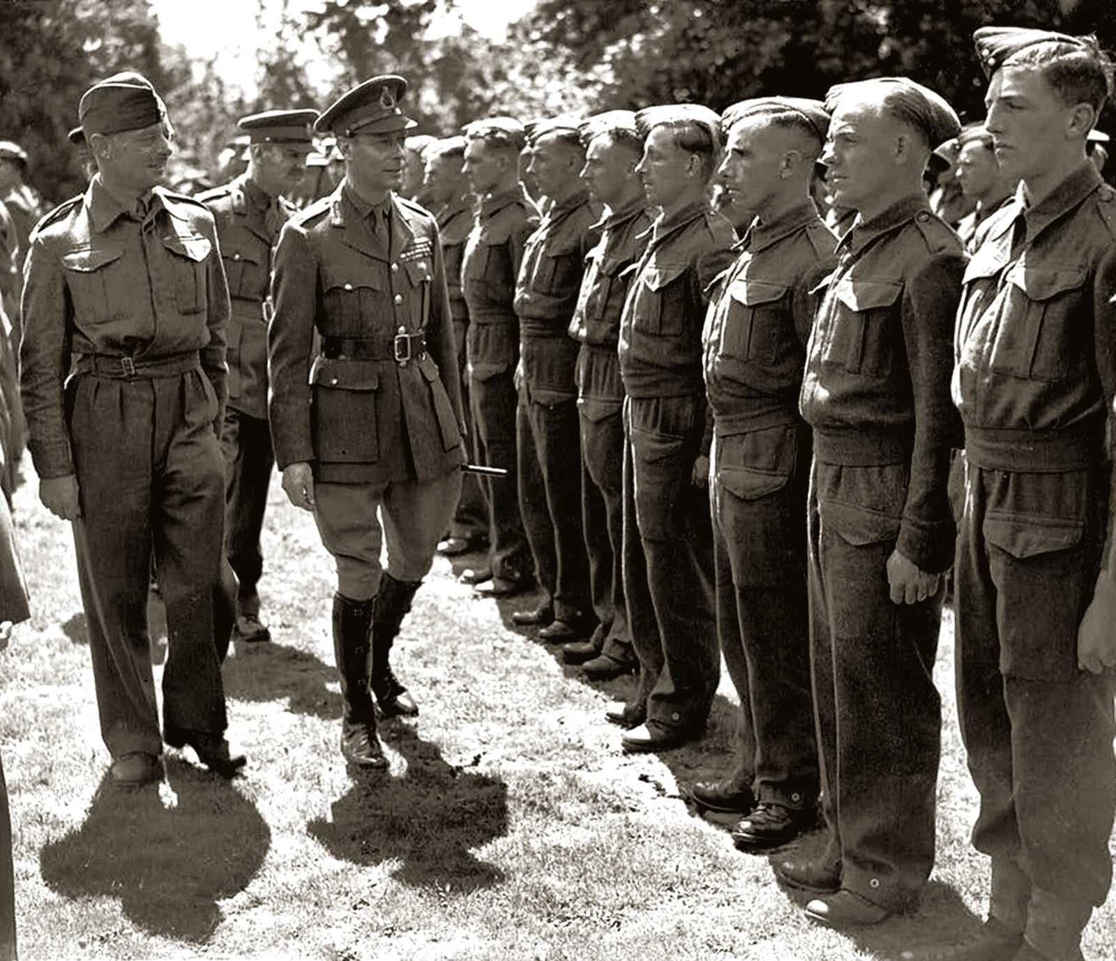 1940 KING GEORGE VI INSPECTS ROYAL FIELD ARTILLERY Following Dunkirk PHOTO