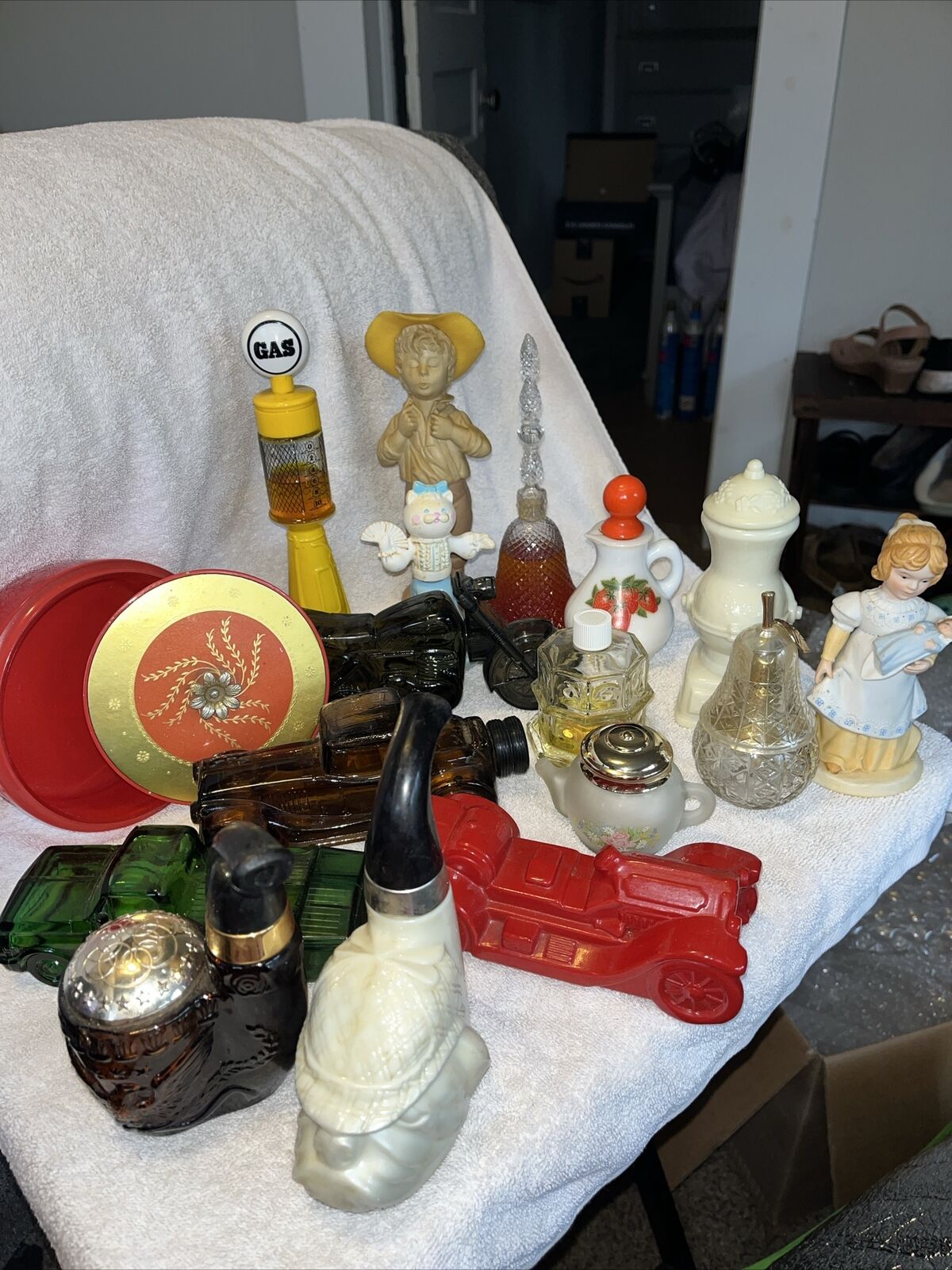 Vintage Avon 17 Rare Vintage lot Collectible Bottles Figurines. Men And Women’s