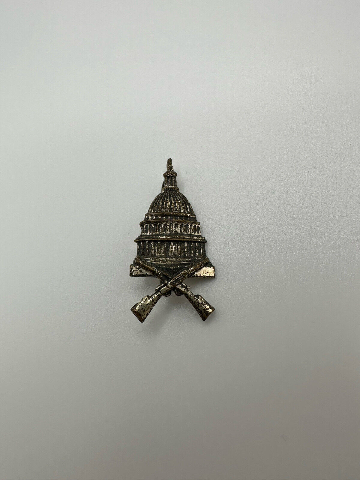 Vintage Washington DC The Capitol Building Infantry Pin Crossed Rifles 1.5\
