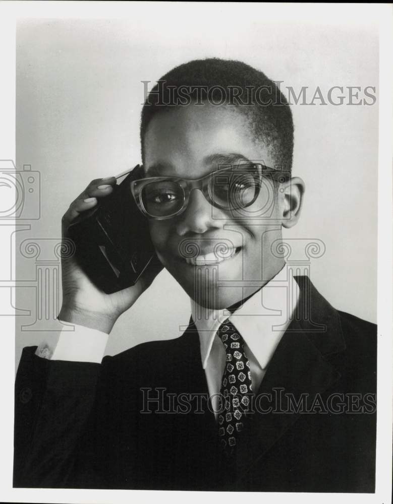 Press Photo A young man wearing a pair of eyeglasses - lra71046