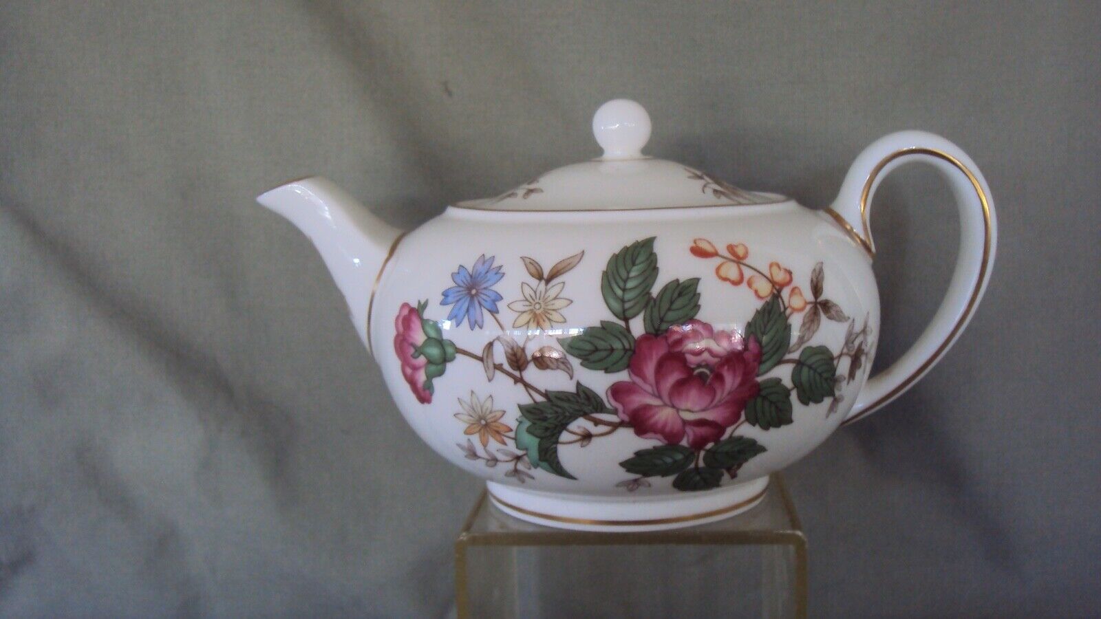 Wedgwood 'Charnwood' 2 CUP TEAPOT Bone China Made in England #3984 FLORAL