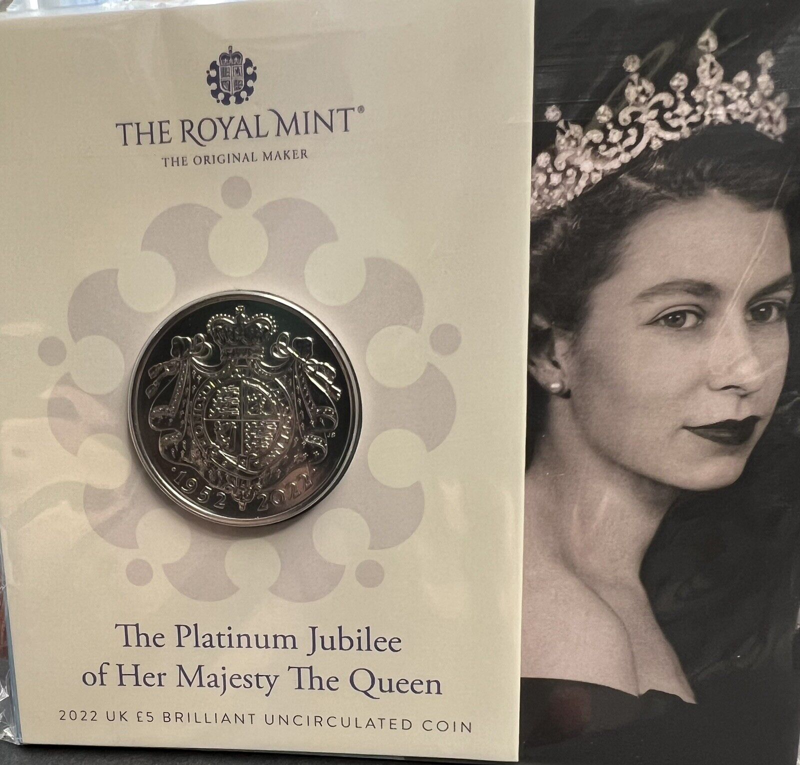 2022 HM Queen Elizabeth II UK £5 BU Coin Royal Mint Sealed PKG Platinum Jubilee