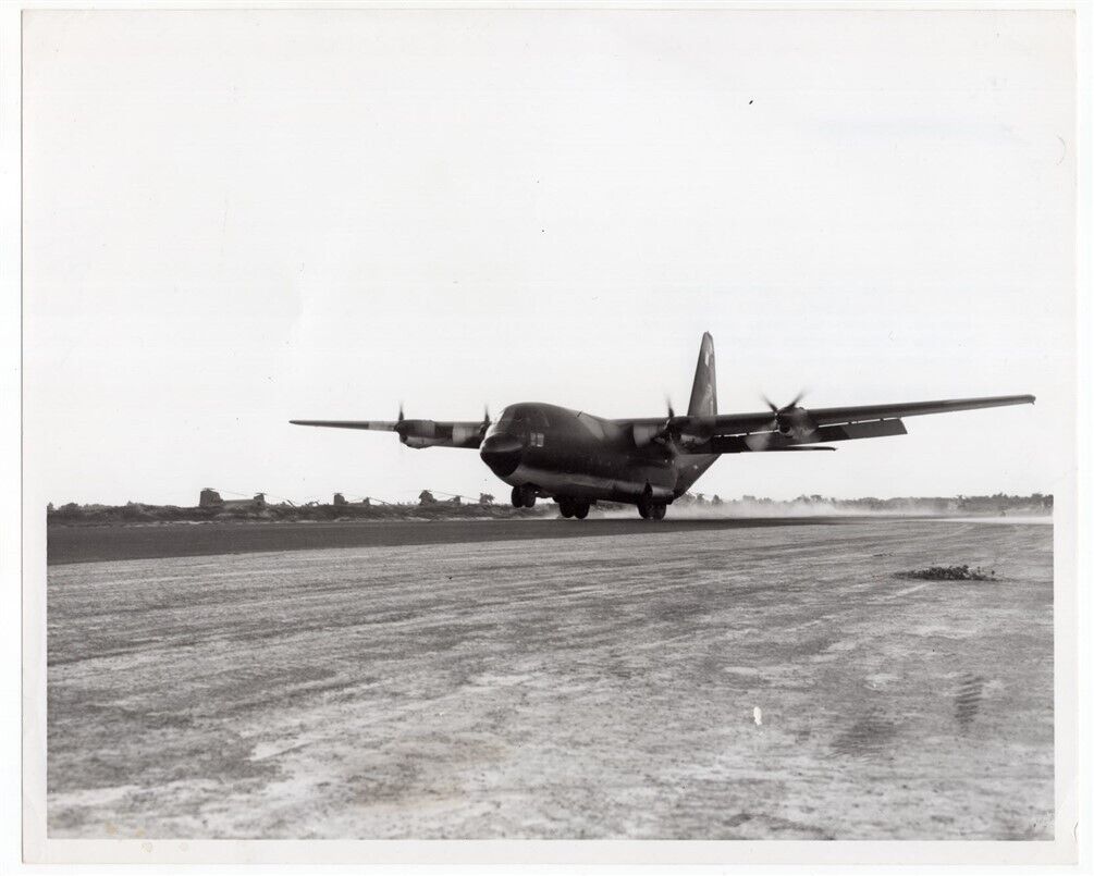 1966 USAF Lockheed C-130 Hercules Landing at Tay Ninh Vietnam 8x10 News Photo