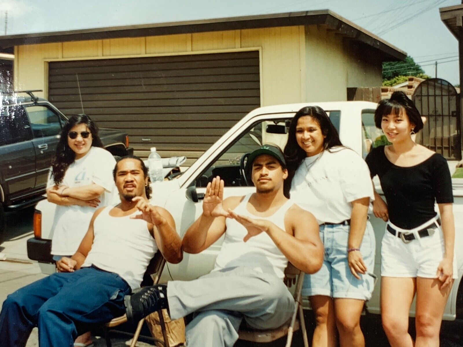 (AtC) FOUND PHOTO Photograph 4x6 Color Asian Guys Throwing Gang Signs Signals 