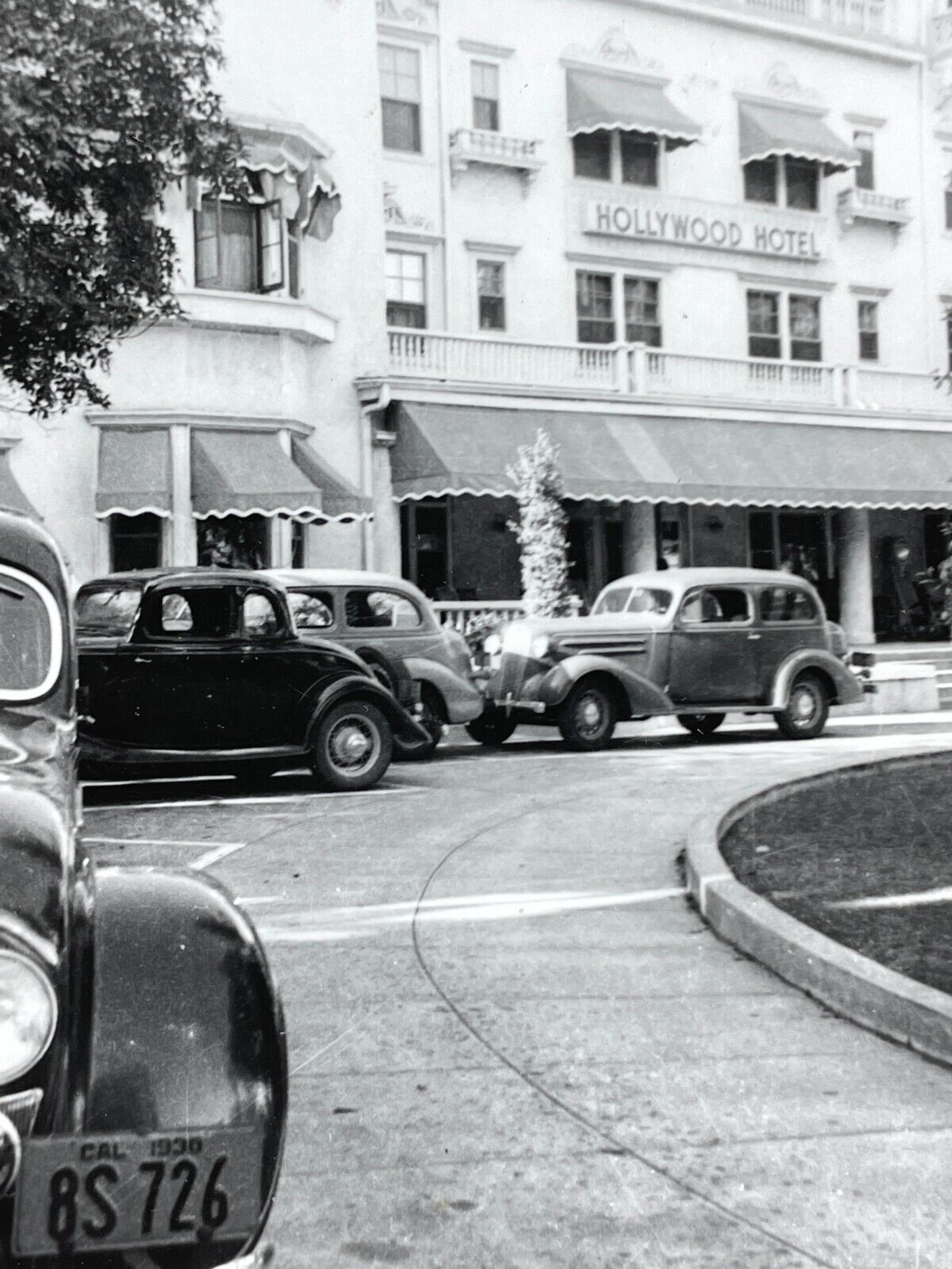 F8 Photograph Old Cars Automobile Americana Hollywood Hotel 1930\'s Artistic 