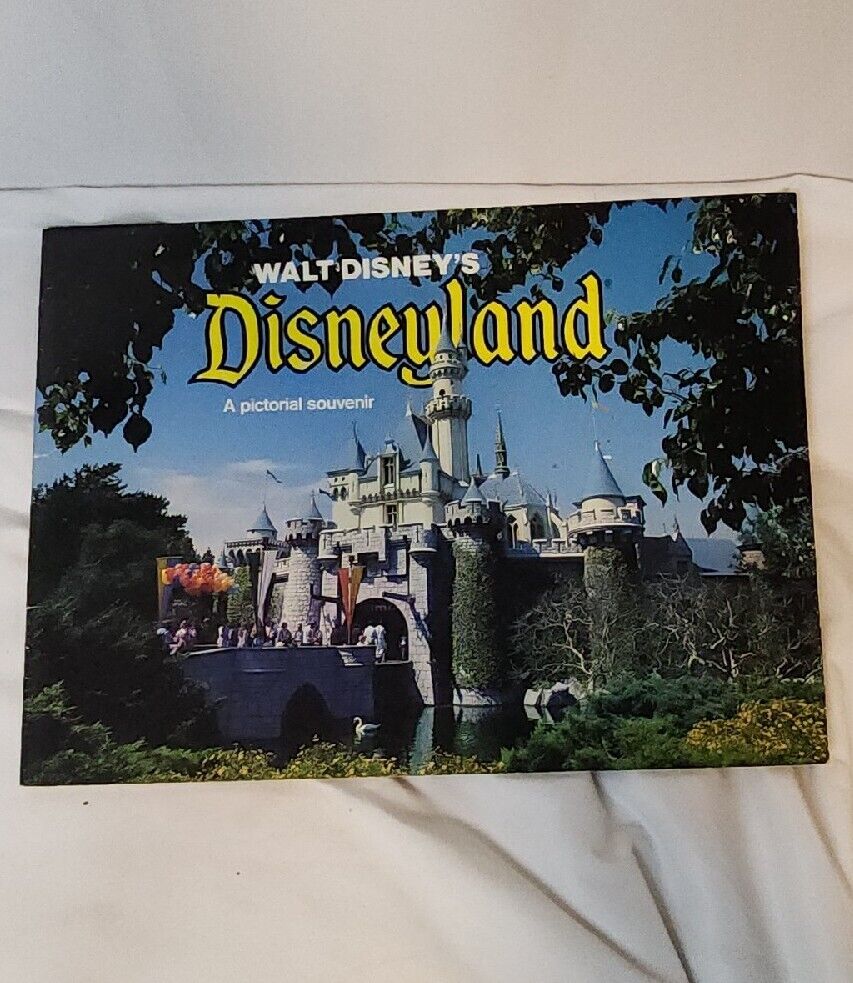 Vintage 1981 Walt Disney\'s Disneyland Pictorial Souvenir Book Photo Book Clean