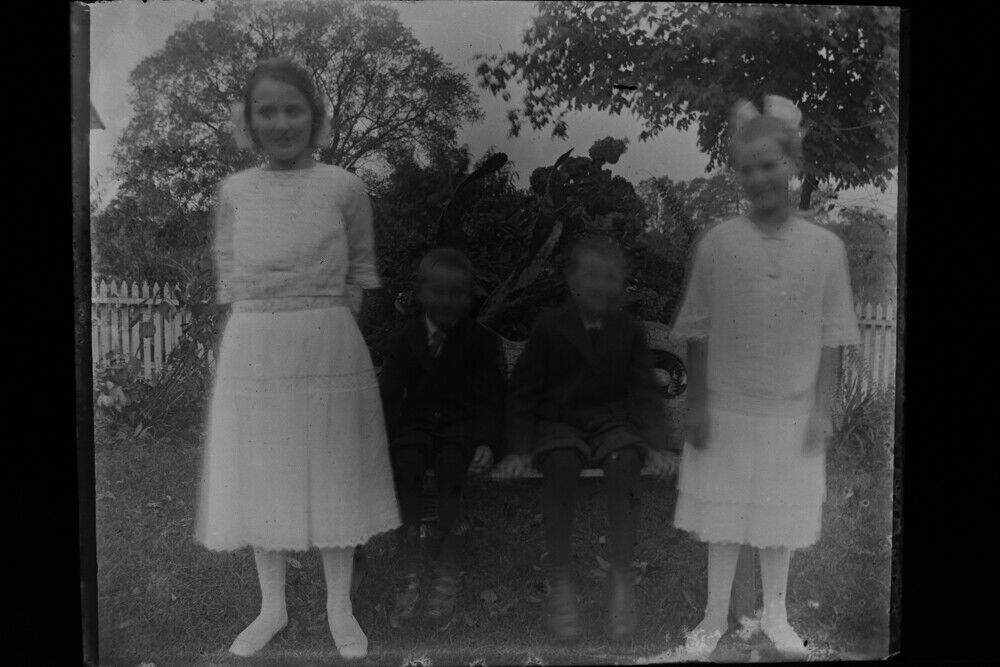 Antique 4x5 Inch Plate Glass Negative Of Four Children Outside E18