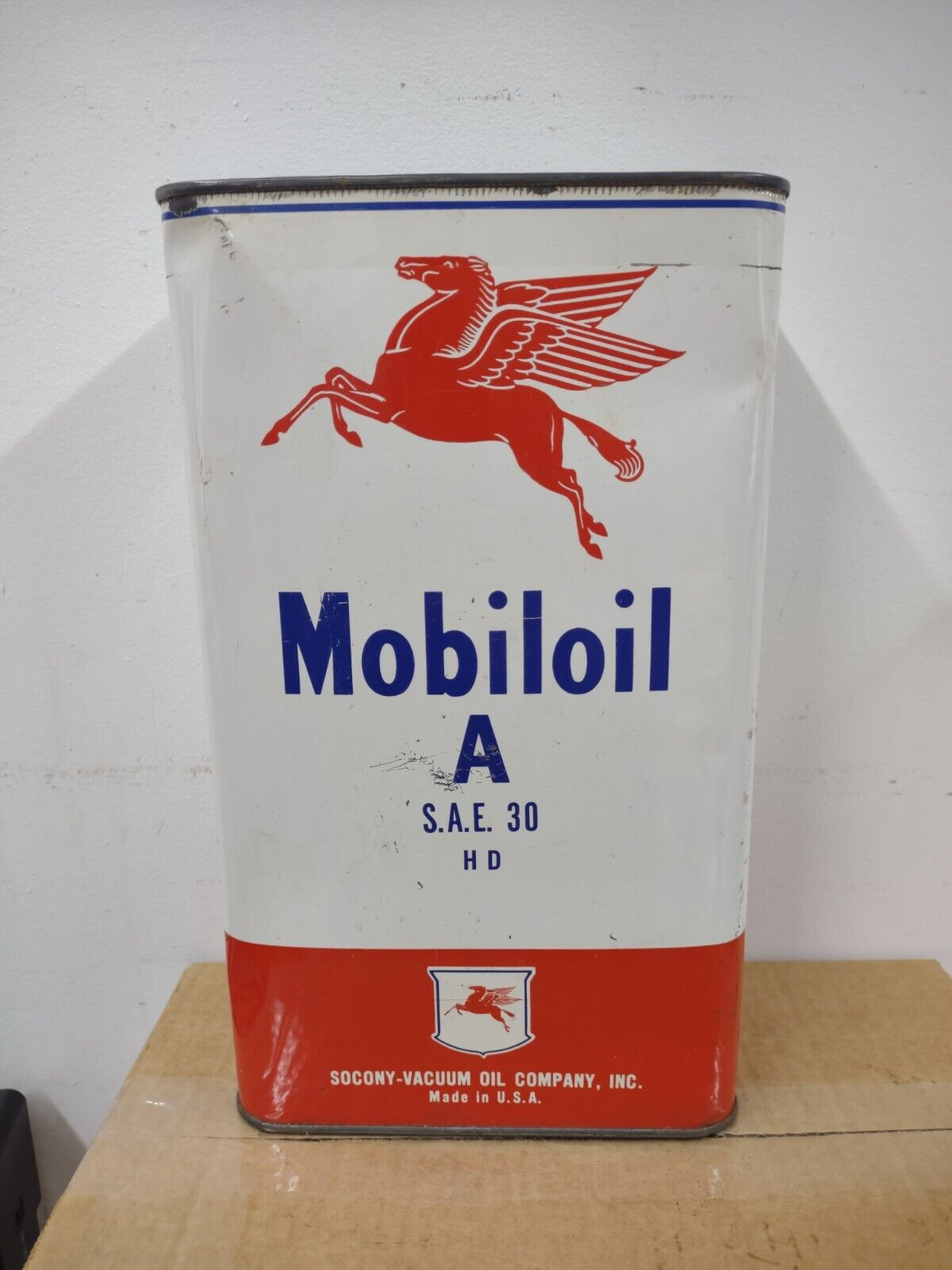 Vintage Mobiloil Mobil Socony-Vacuum Oil Company 5 Quart Oil Can