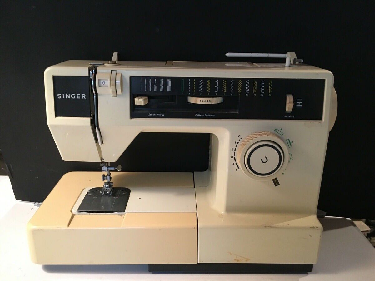 Vintage Singer Sewing Machine Model 484