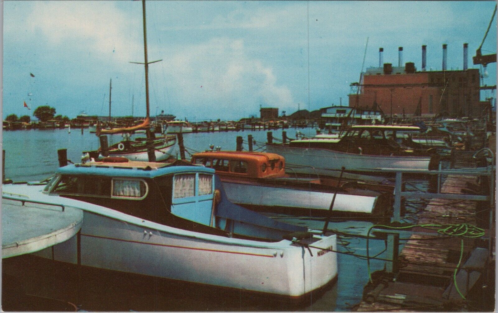 MR ALE c1950s Postcard OH Cleveland, Ohio Lakeside Yacht Club Boats UNP 5076.4
