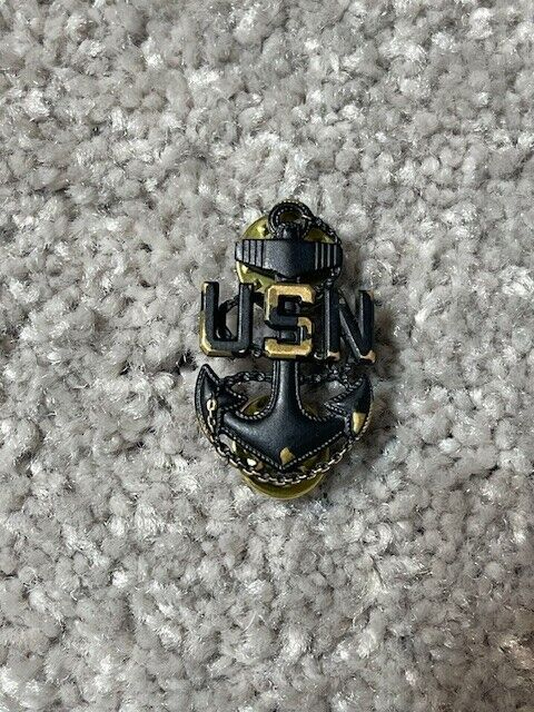 Vintage USN U.S. Navy Screwback Pin Anchor
