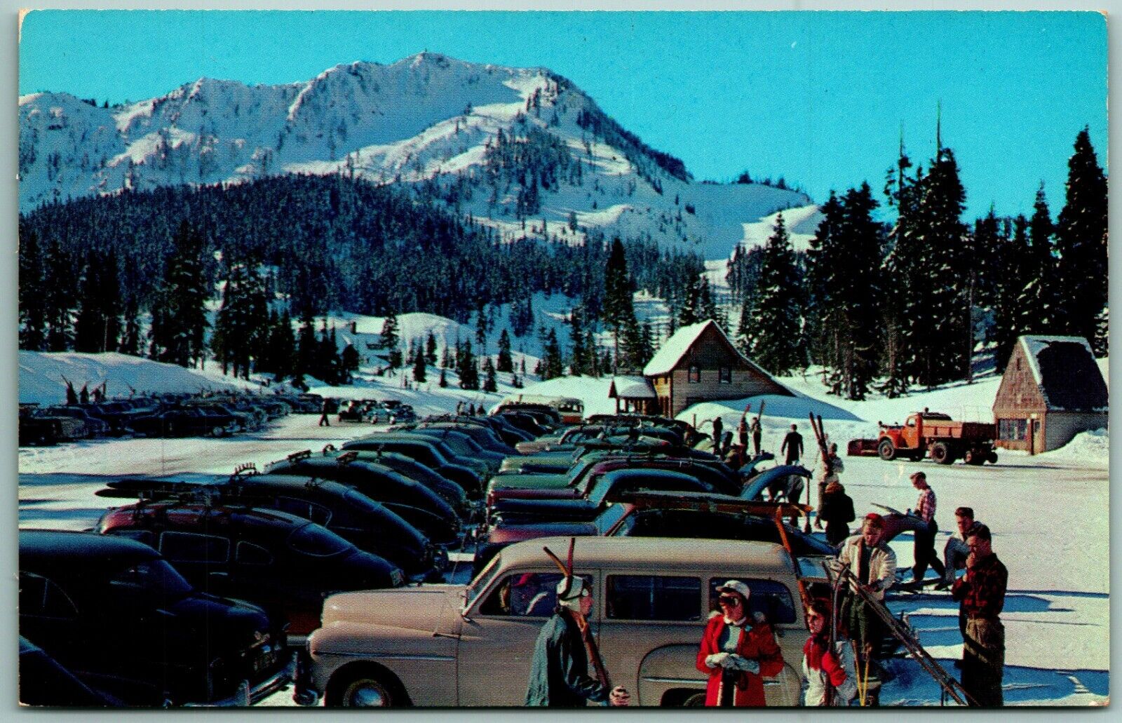 Skiers and Classic Cars Stevens Pass Washington WA UNP 1950s Chrome Postcard J2