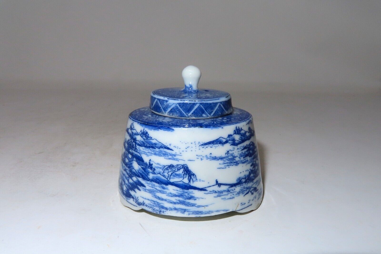 Beautiful Antique 1800's Asian Chinese Ink Well in Blue & White Porcelain