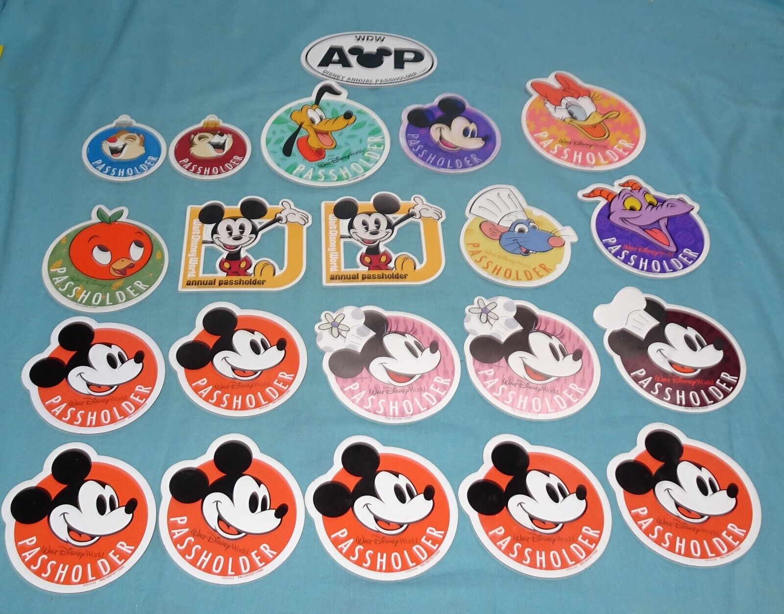 LOT OF 21 walt disney annual passholder magnets ( WITH DUPLICATES )