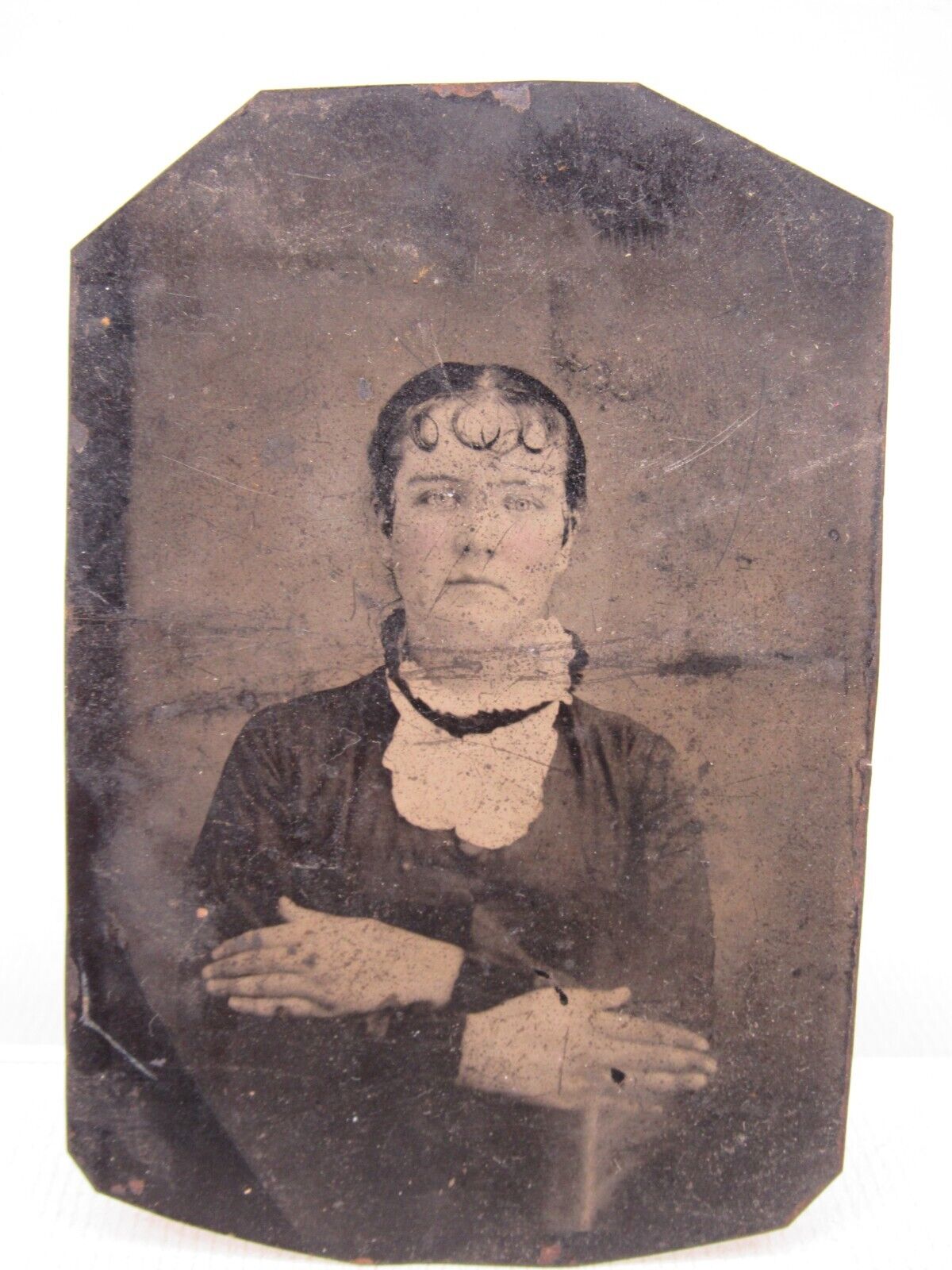 Antique Tintype Young Woman Beautiful Photo Crossed Arms Dress Unmarried