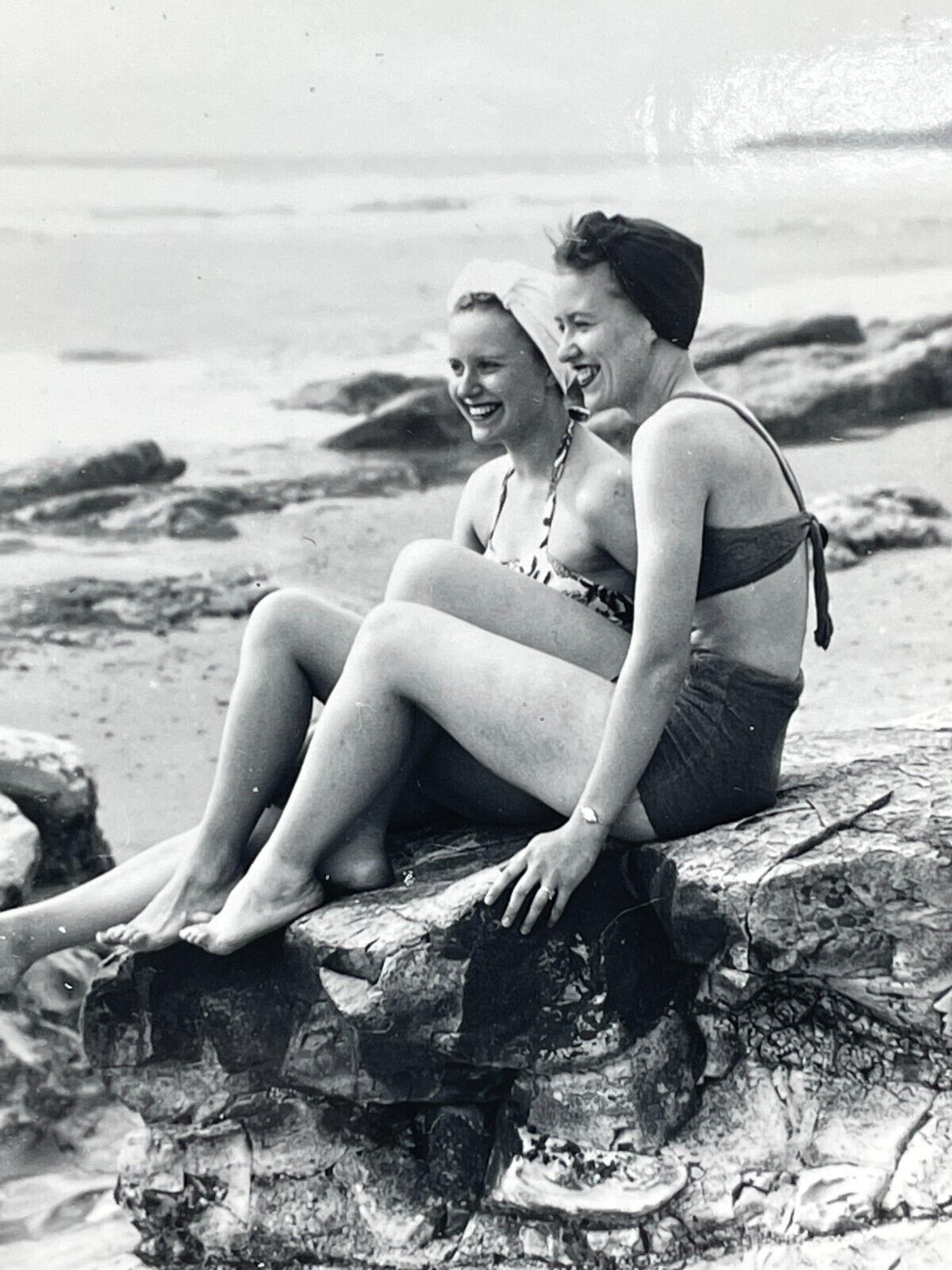 J8 1940\'s Two Beautiful Women Sunbathing Beauties Beach Artistic Turbans Seaside