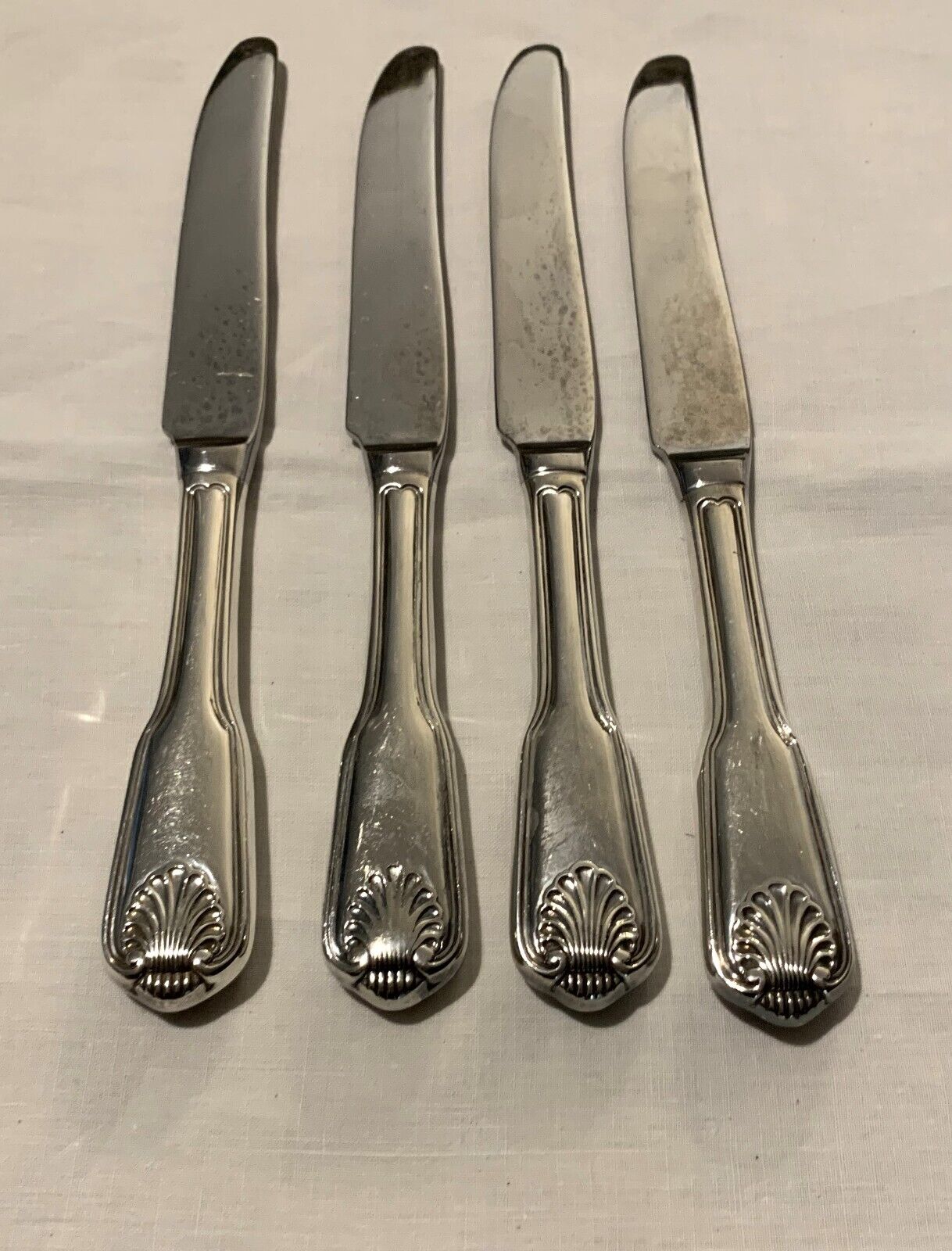 (Set of 4) TOWLE BOSTON SHELL Silverplated DINNER KNIVES