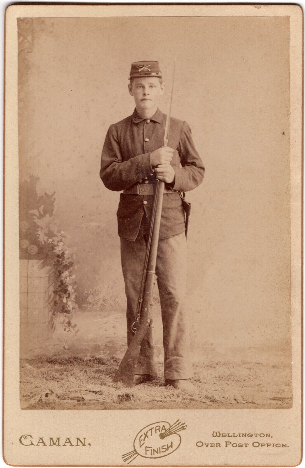 CIRCA 1880s CABINET CARD INDIAN WAR INFANTRY MAN WITH MUSKET WELLINGTON KANSAS
