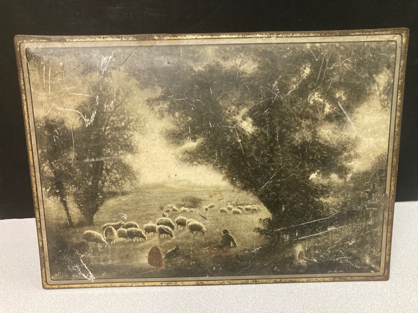 ANTIQUE NBC UNEEDA BISCUIT TIN COUNTRY SETTING MOUNTAINS SHEEP & DOG LITHO