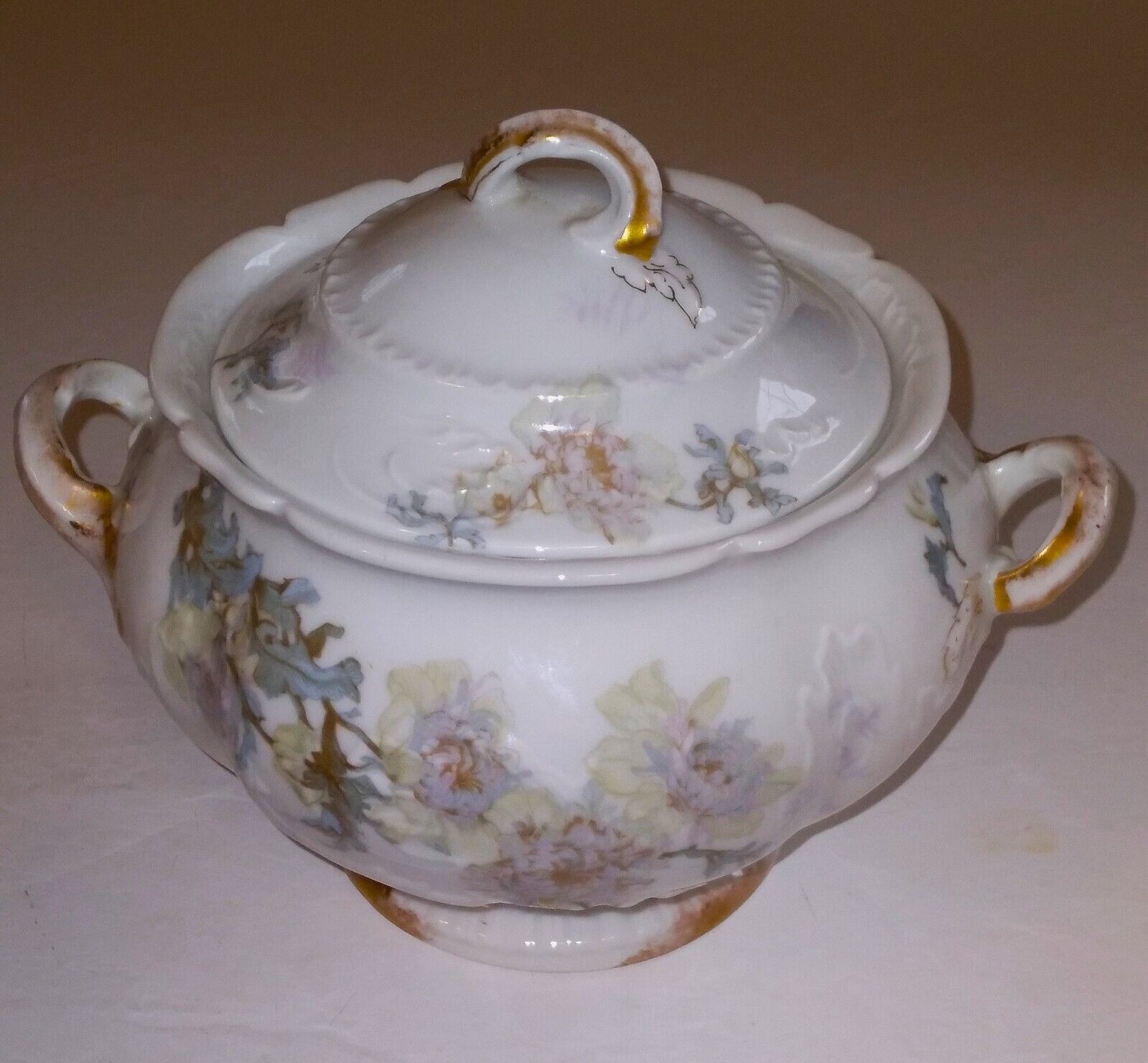 Theodore Haviland Limoges France Lidded Bowl Floral Design - late 1800's