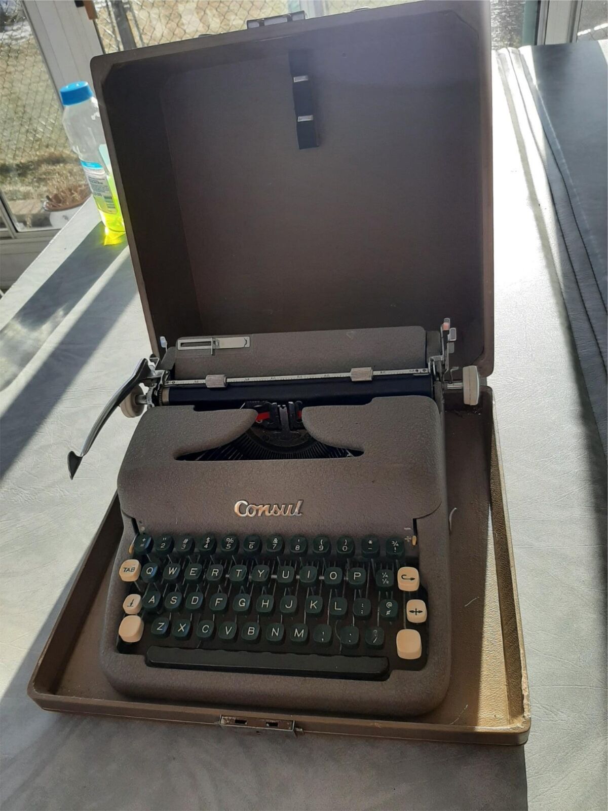 Vintage 1959 Consul Typewriter Green Keys With Case Shelf I5