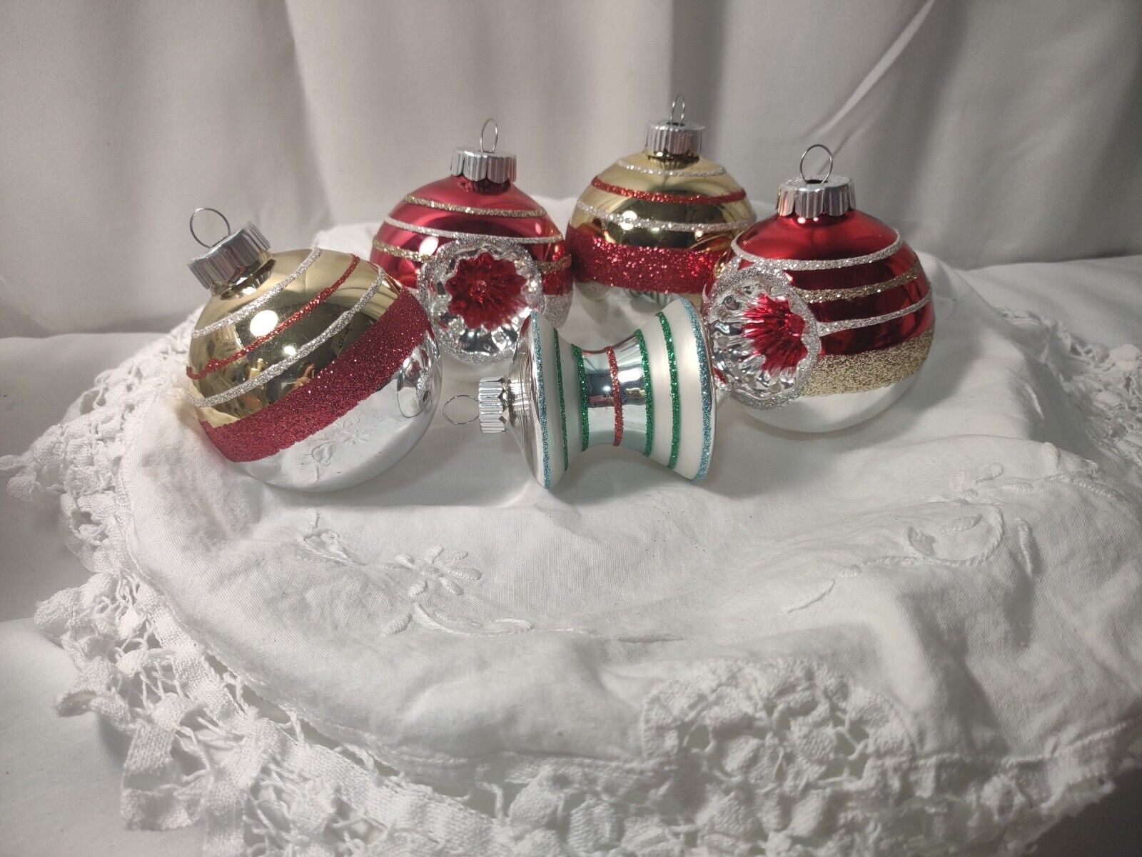 5 Shiny Bright Christmas Ornaments 