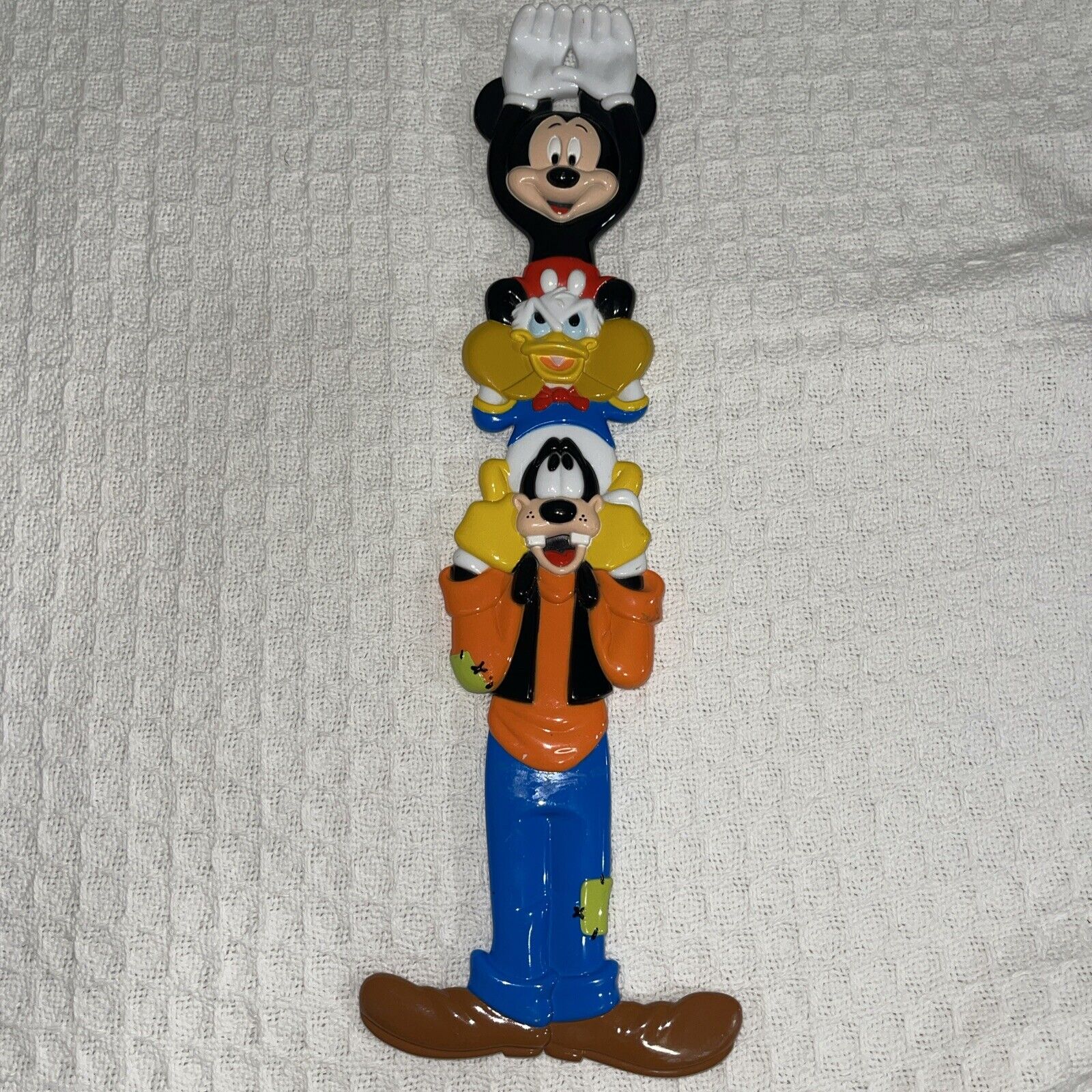 Vintage Walt Disney World Souvenir Back Scratcher Mickey Donald Goofy 15\