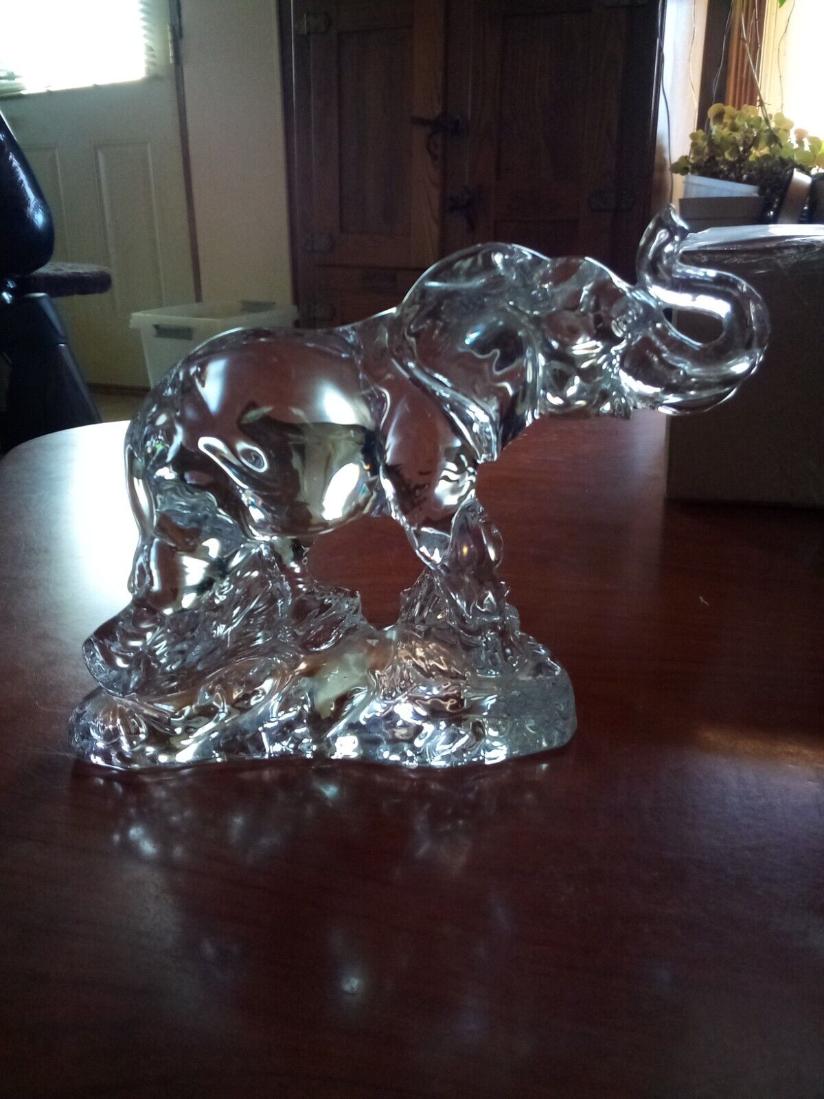 Beautiful: Clear Chrystal Elephant Large 7L x 3w x 6h Figurine Paperweight.