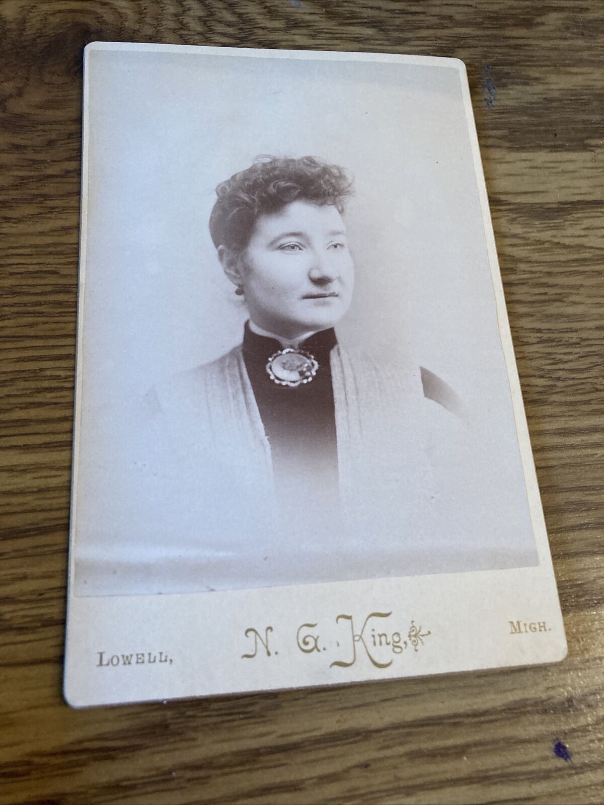 Antique Cabinet Photo - Woman with Brooch, King Studio Lowell MI 6x4