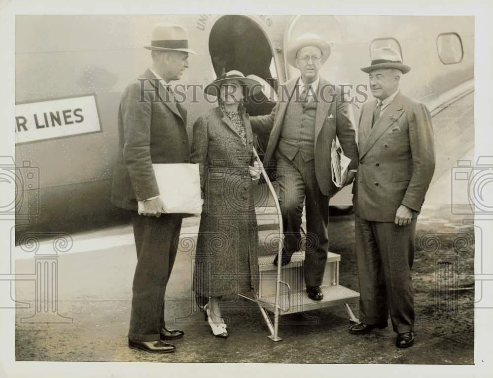1935 Press Photo Columnist Arthur Brisbane and Friends at San Francisco Airport