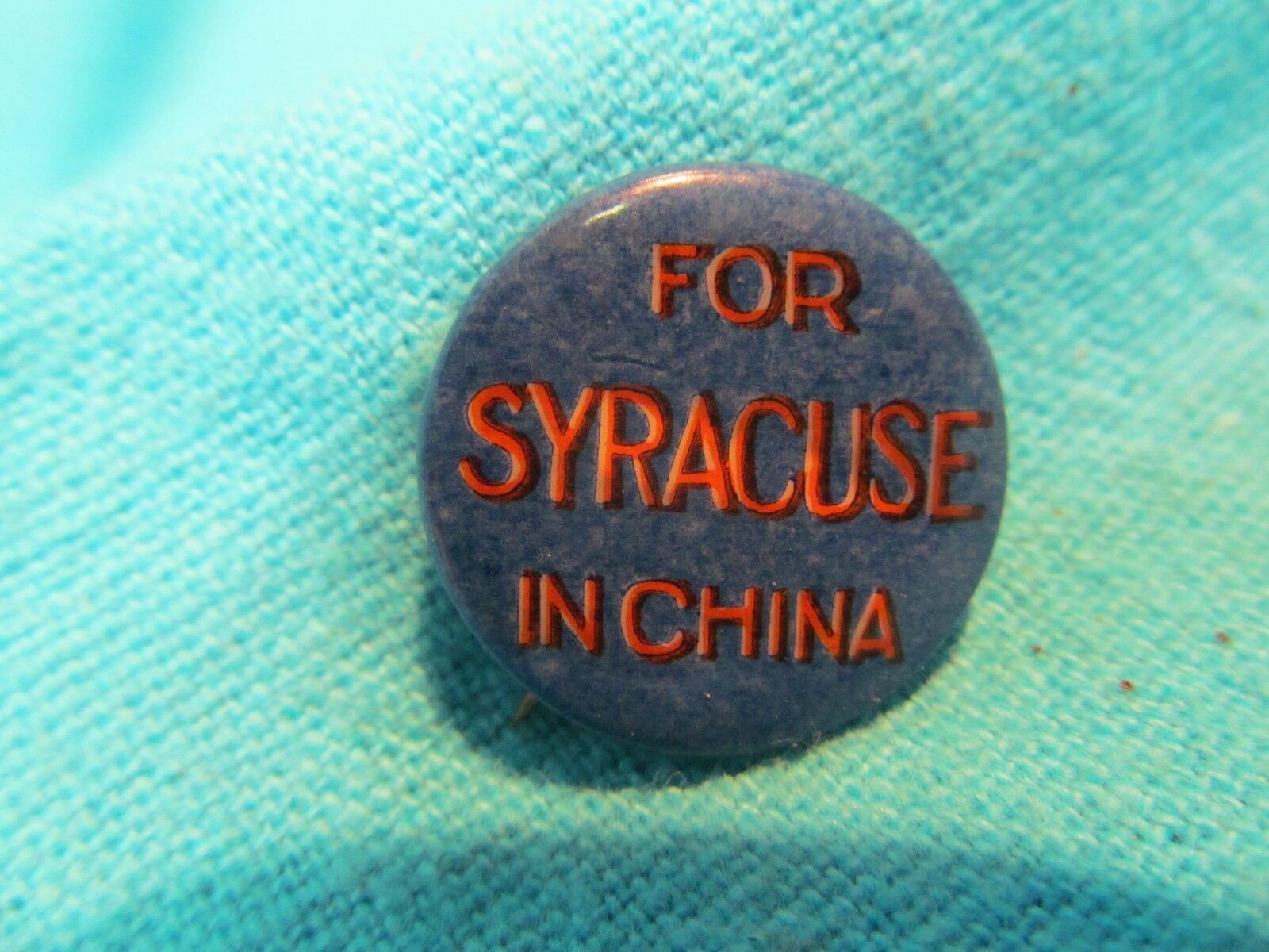 RARE BLUE FOR SYRACUSE IN CHINA SOLICITOR PIN BACK BAINBRIDGE BADGES & BUTTONS