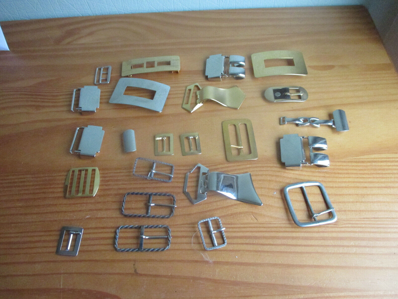 large lot of metal belt buckle 50s 70s mostly stock