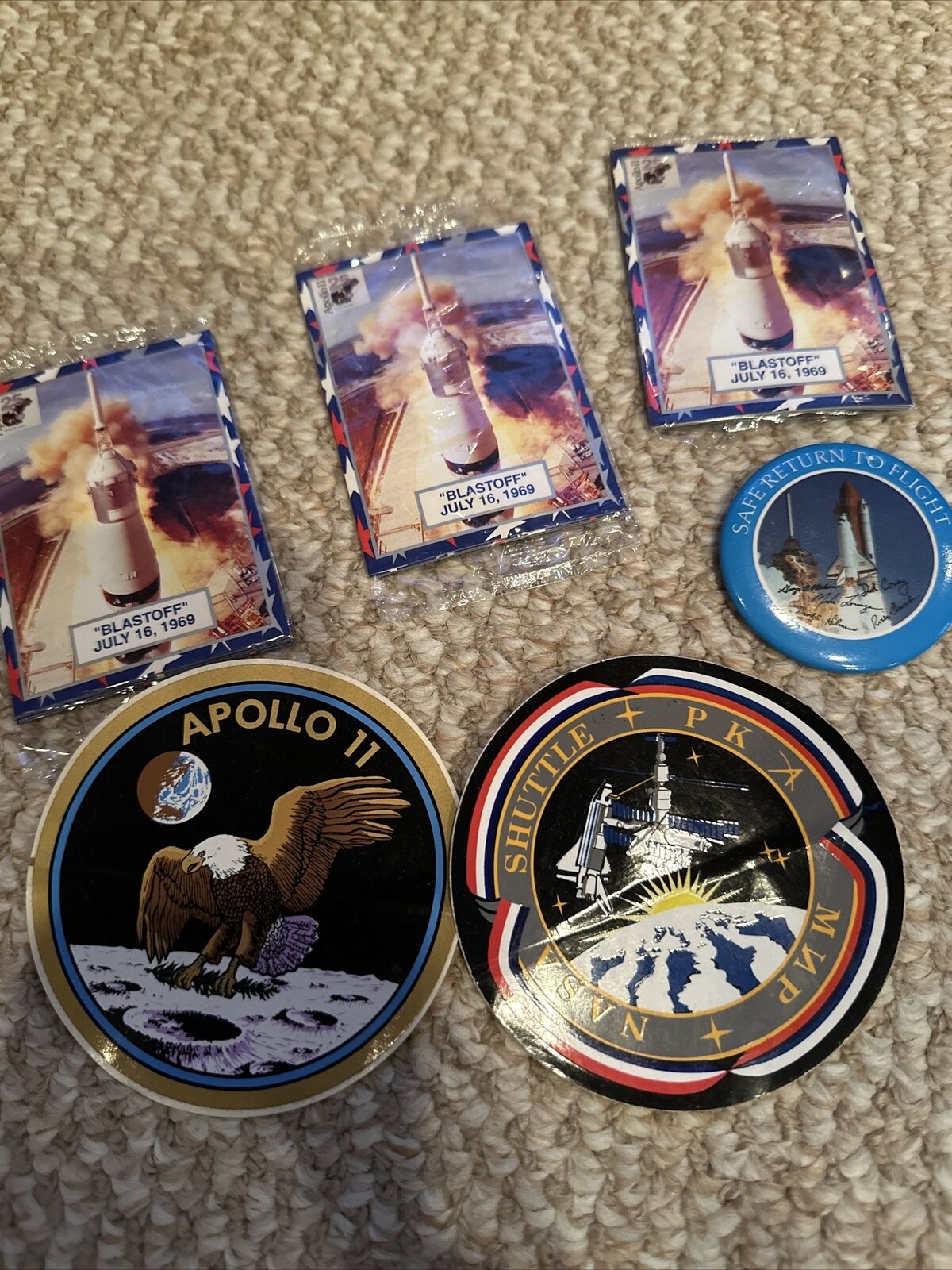 NASA Pack: 1994 Citgo APOLLO 11 25th Anniversary Blastoff Card, 2 Stickers, Pin