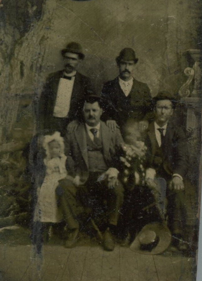 Rare Antique Tintype photograph antique Studio 1800s 4 men 2 Children Blur head