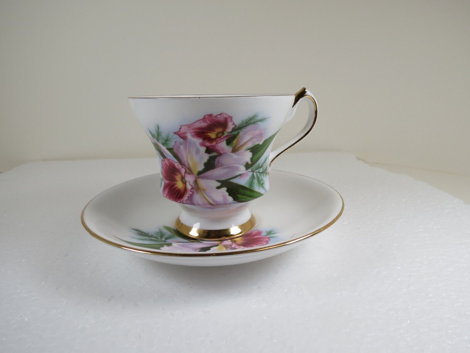 Vintage Royal London Bone China England Tea cup & Saucer Purple Iris Gold trim