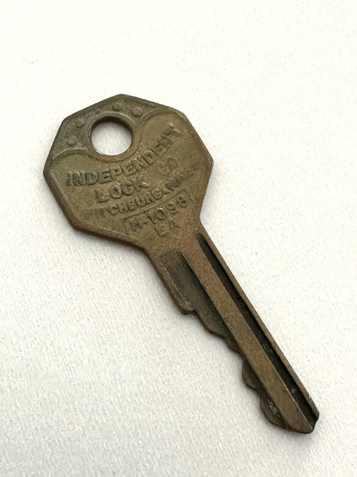 Vintage Key Independent Lock Co H 1098 LA Fitchburg Mass Appx 1-7/8\