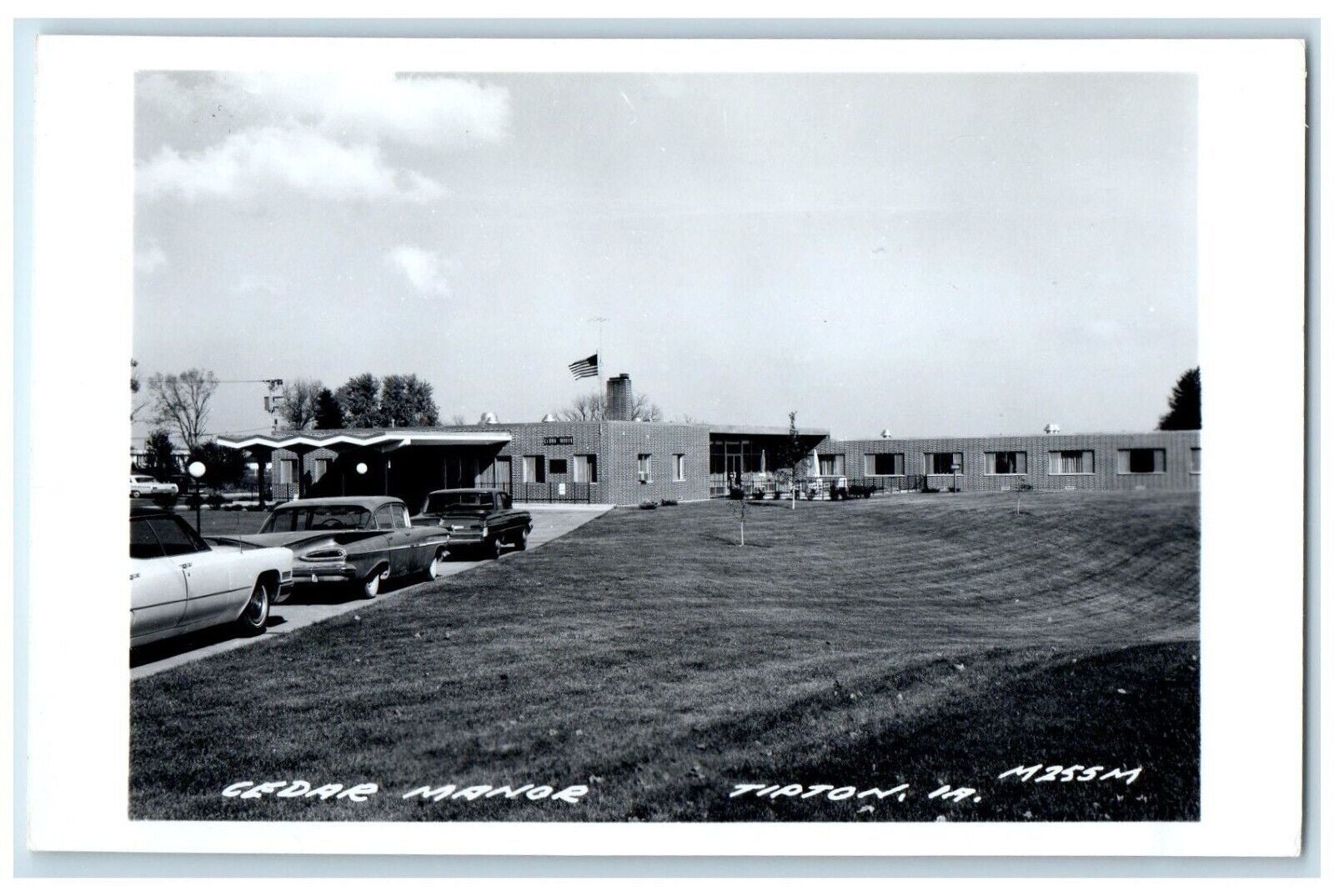 c1940\'s View Of Cedar Manor Cars Tipton Iowa IA RPPC Photo Vintage Postcard