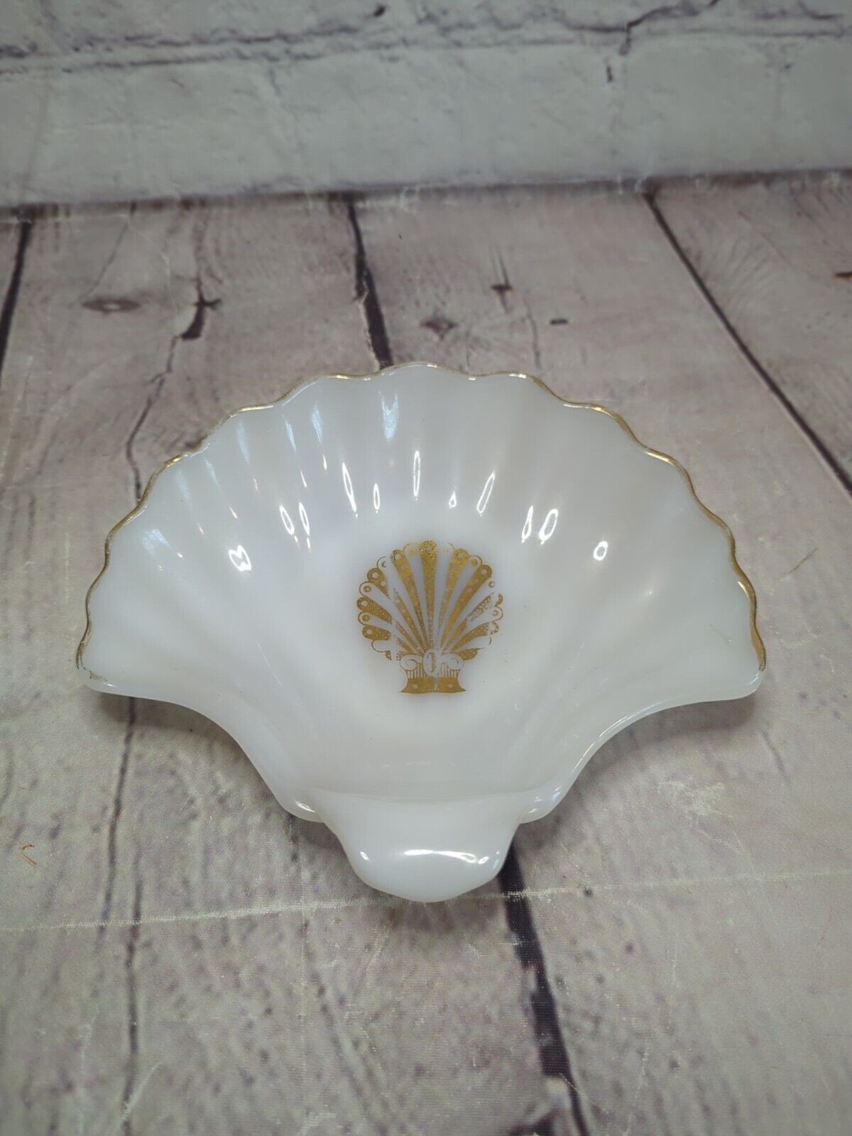 Georges Briard Sonata White Glass & Gold Scallop Decorative Shell Shape Dish 