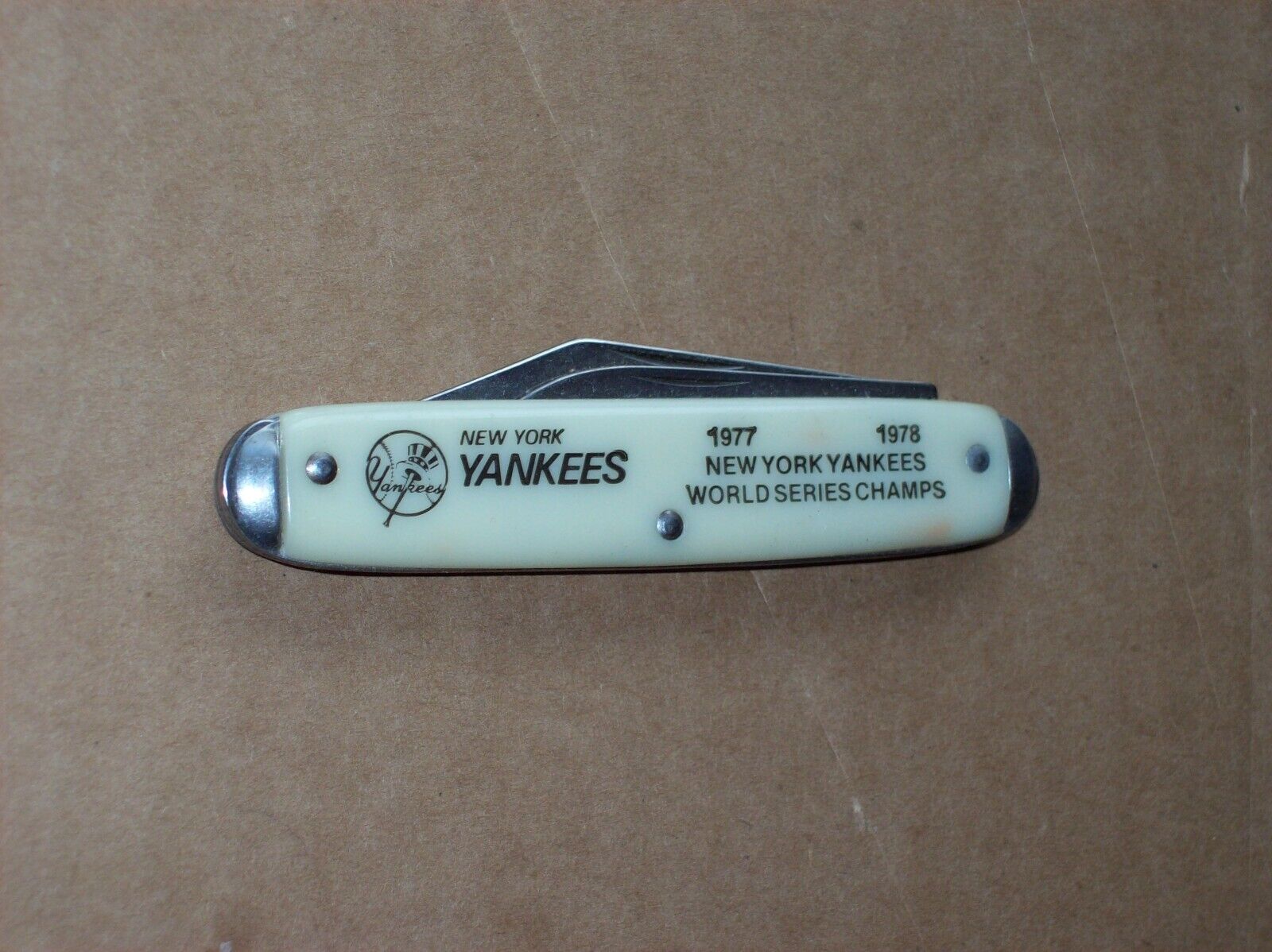 vintage USA New York Yankees 2 blade pocketknife World Series Champs 1977 & 1978