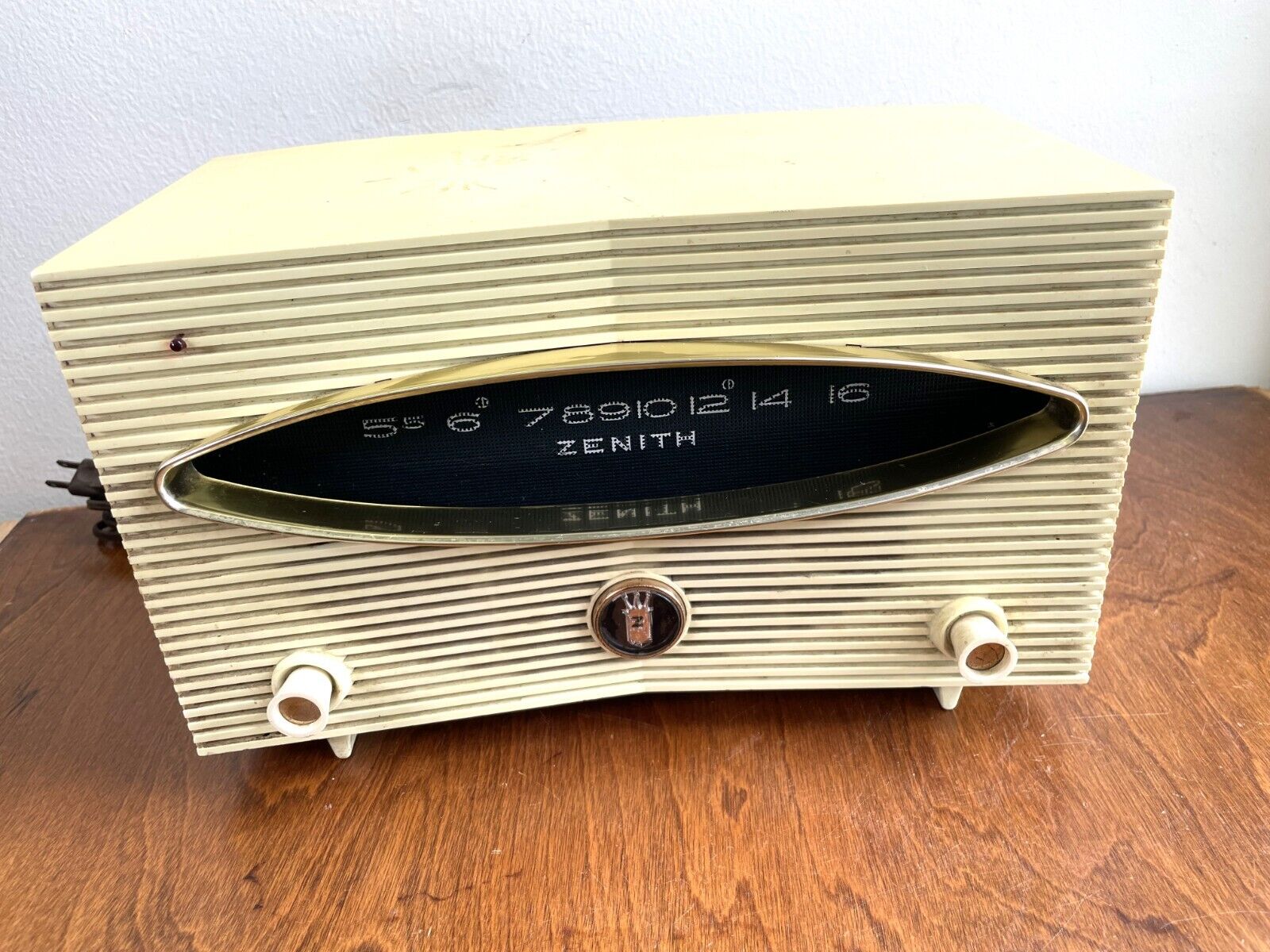 Rare Vintage 1956 Zenith Model A615 Vacuum Tube AM Radio