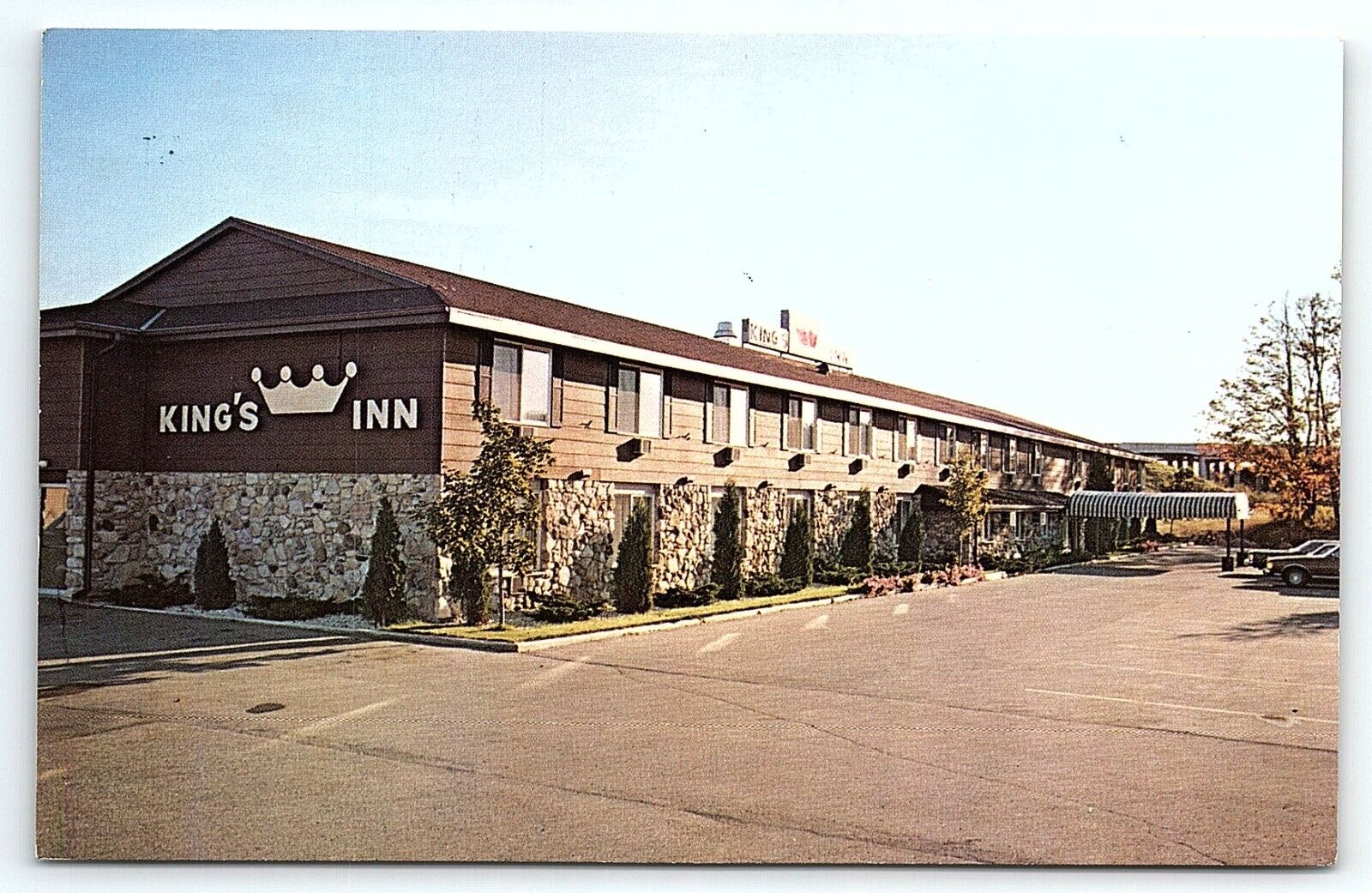 1970s STURGEON BAY WISCONSIN KING\'S INN MOTEL HOTEL GREEN BAY RD POSTCARD P3167