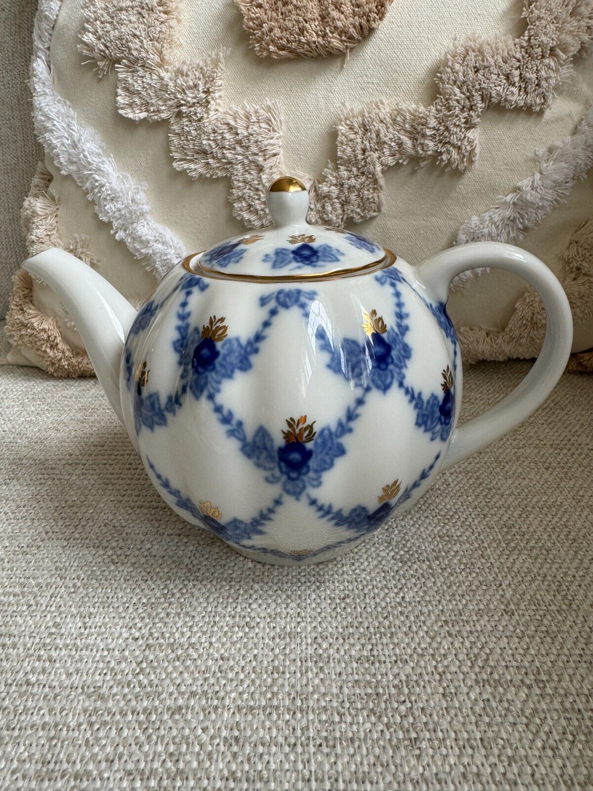 VTG LOMONOSOV 1744 RUSSIA BLUE & GOLD PORCELAIN TEA POT For Display Only