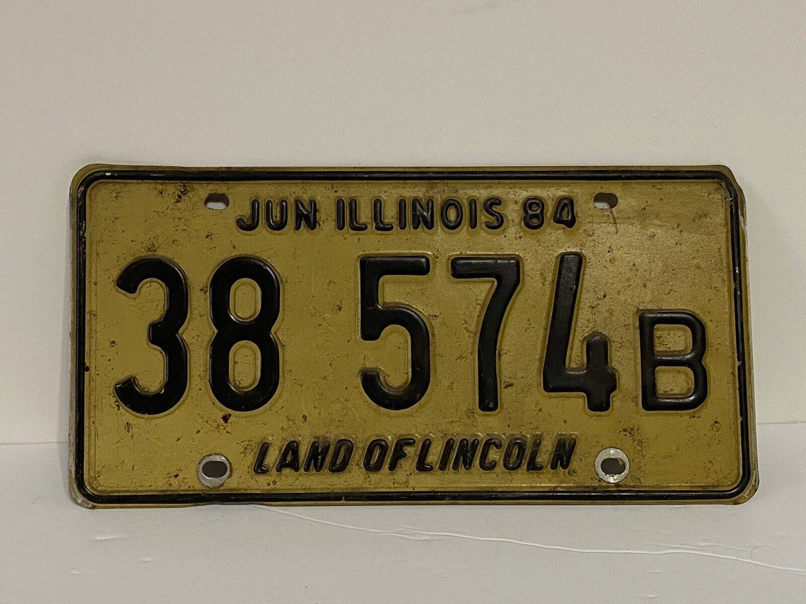Vintage Expired 1984 Illinois License Plate Decoration  Or Collectible/craft