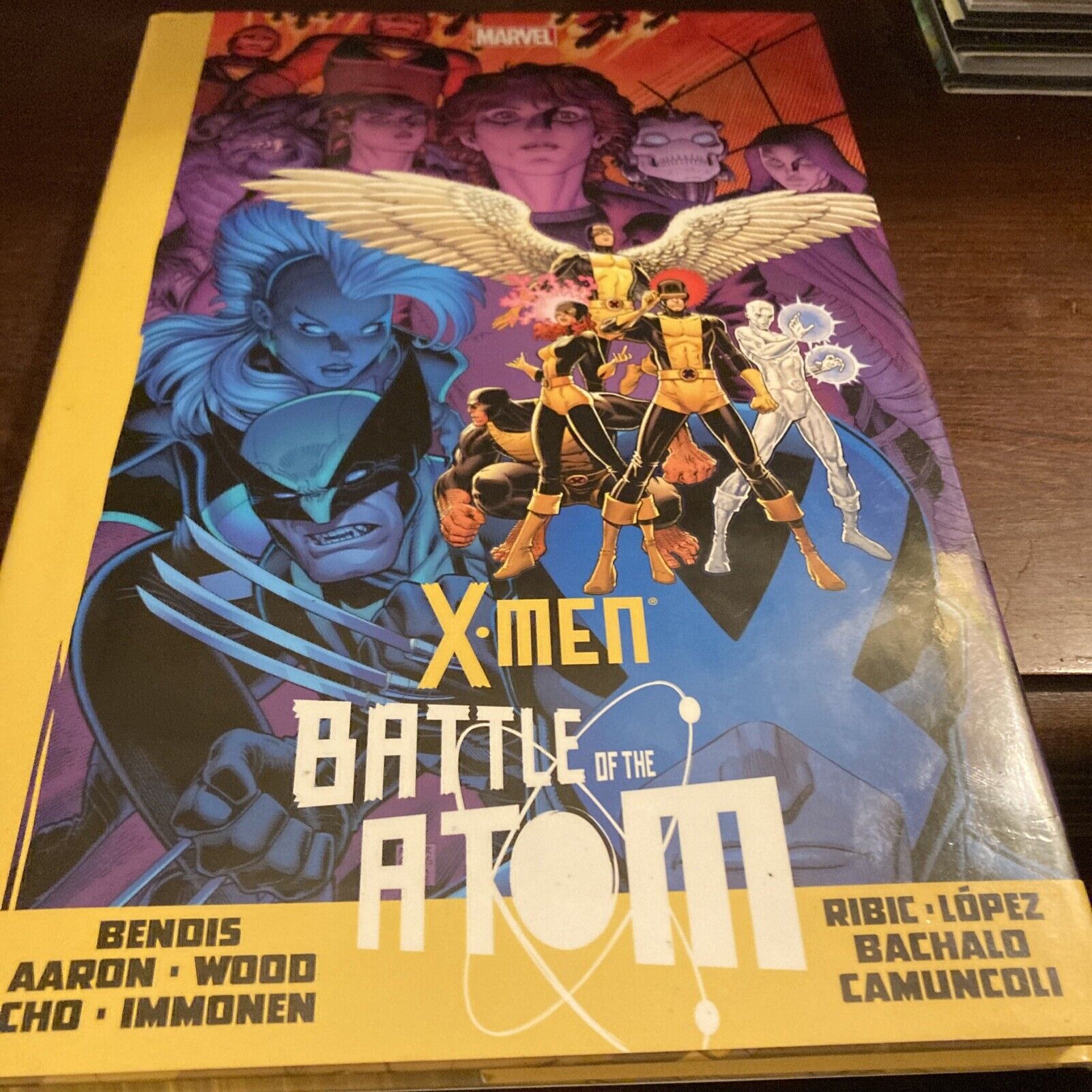 X-Men: Battle of the Atom (X-Men (Hardcover)) - Hardcover - GOOD