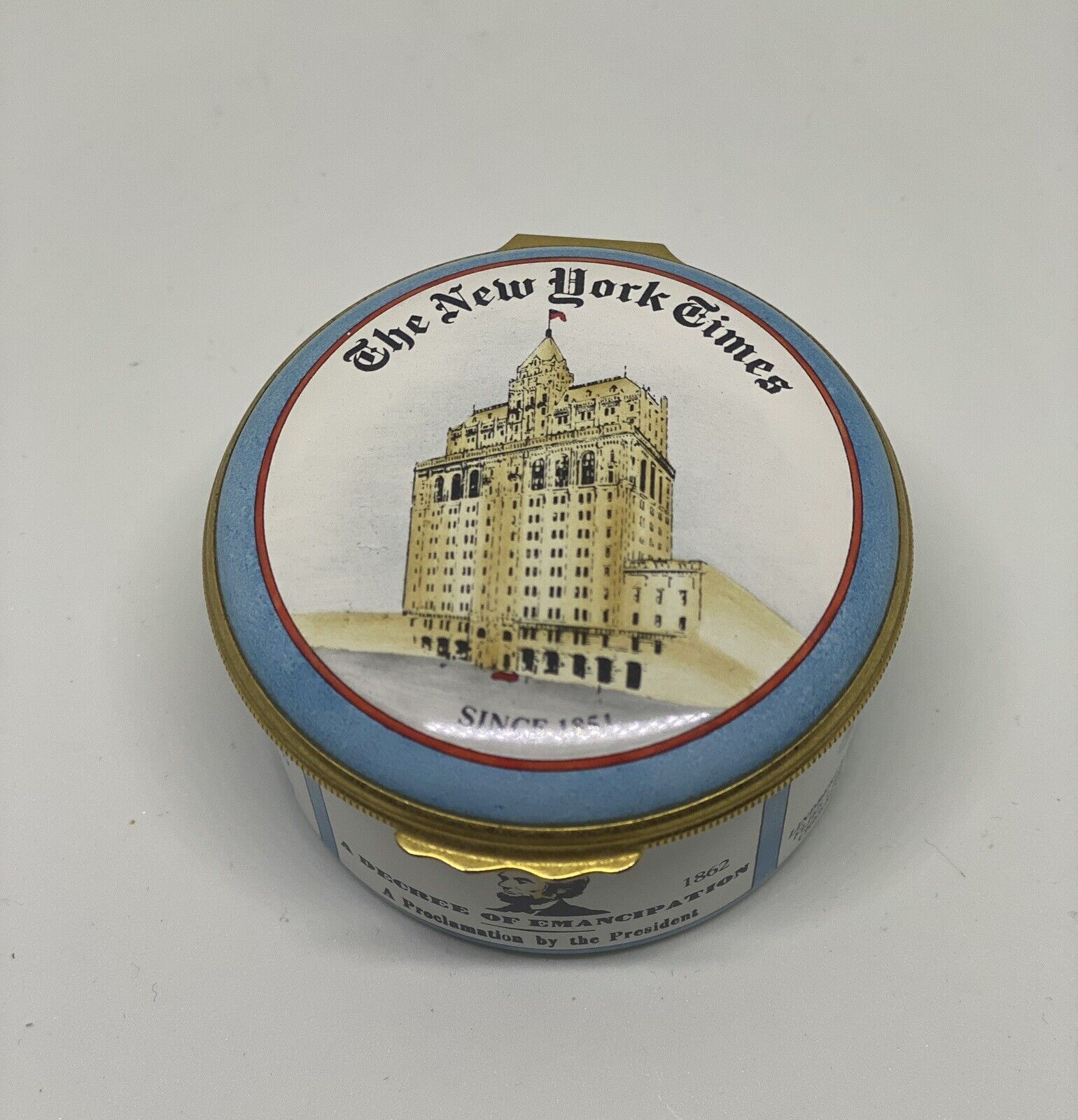 Halcyon Days Enamels NEW YORK TIMES Trinket Box Gold Rim Queen Suppliers New