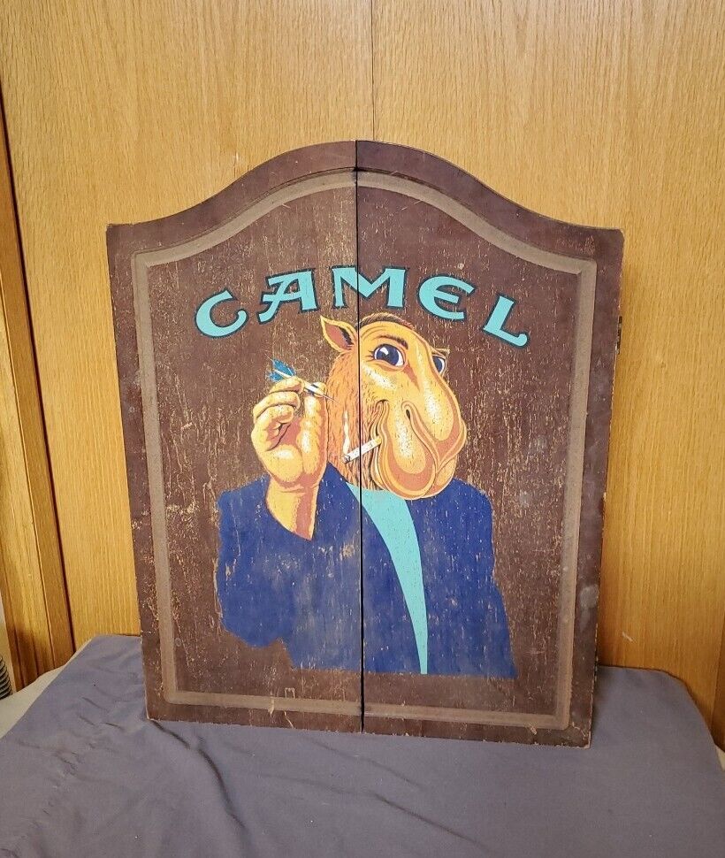 VINTAGE 1992 Joe Camel DART BOARD WOODEN CABINET with Darts