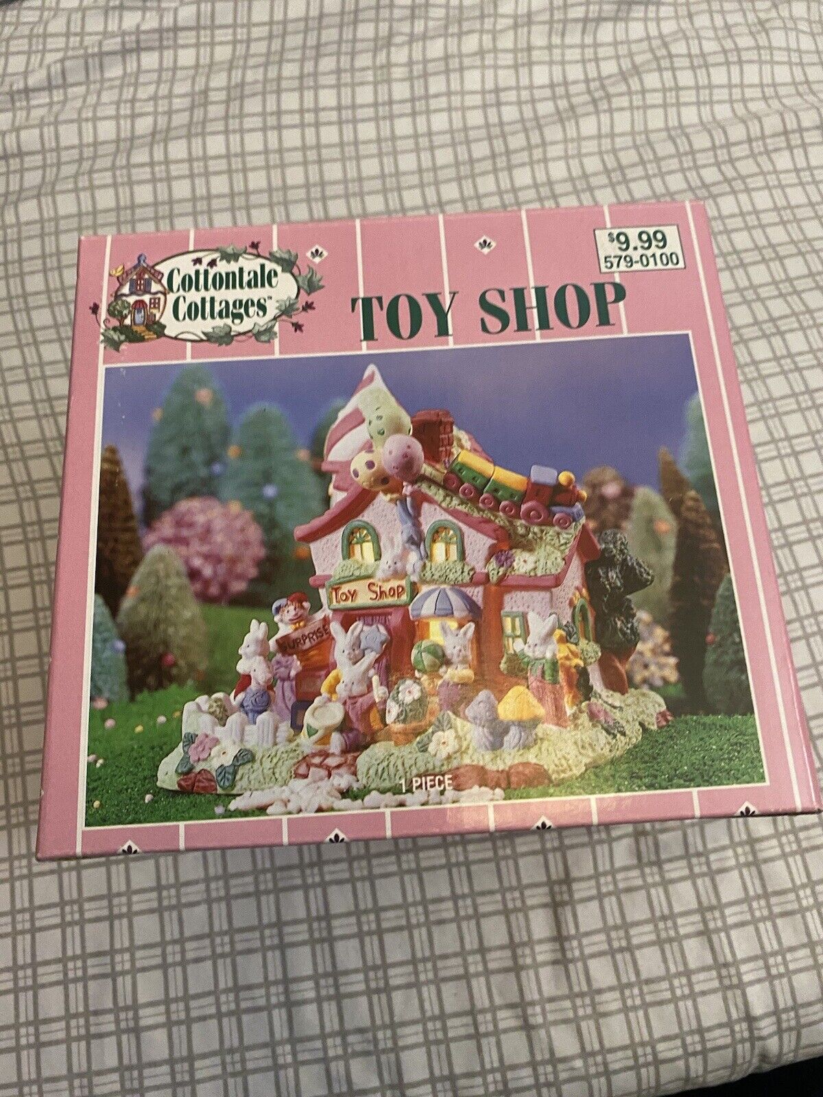 1996 Cottontale Cottages Porcelain Toy Shop Easter Bunny Lighted House