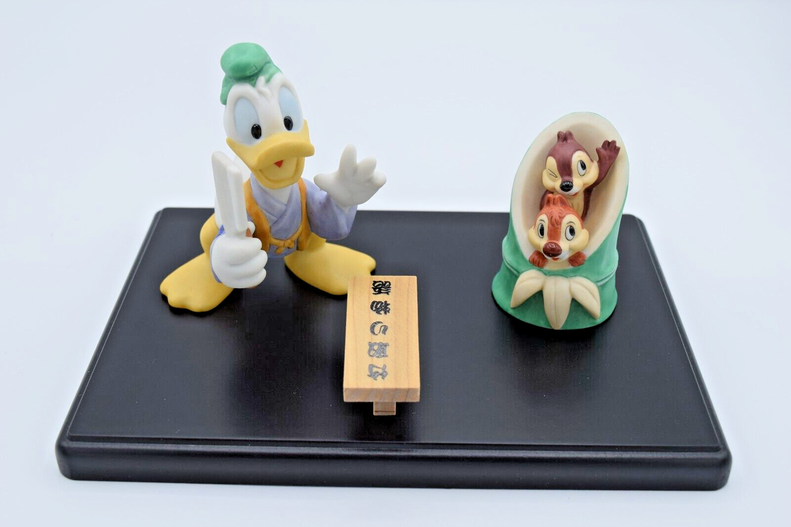 ULTRA RARE Tokyo Disney Dainichi Seitosho Donald Duck And Chip N Dale Figurine